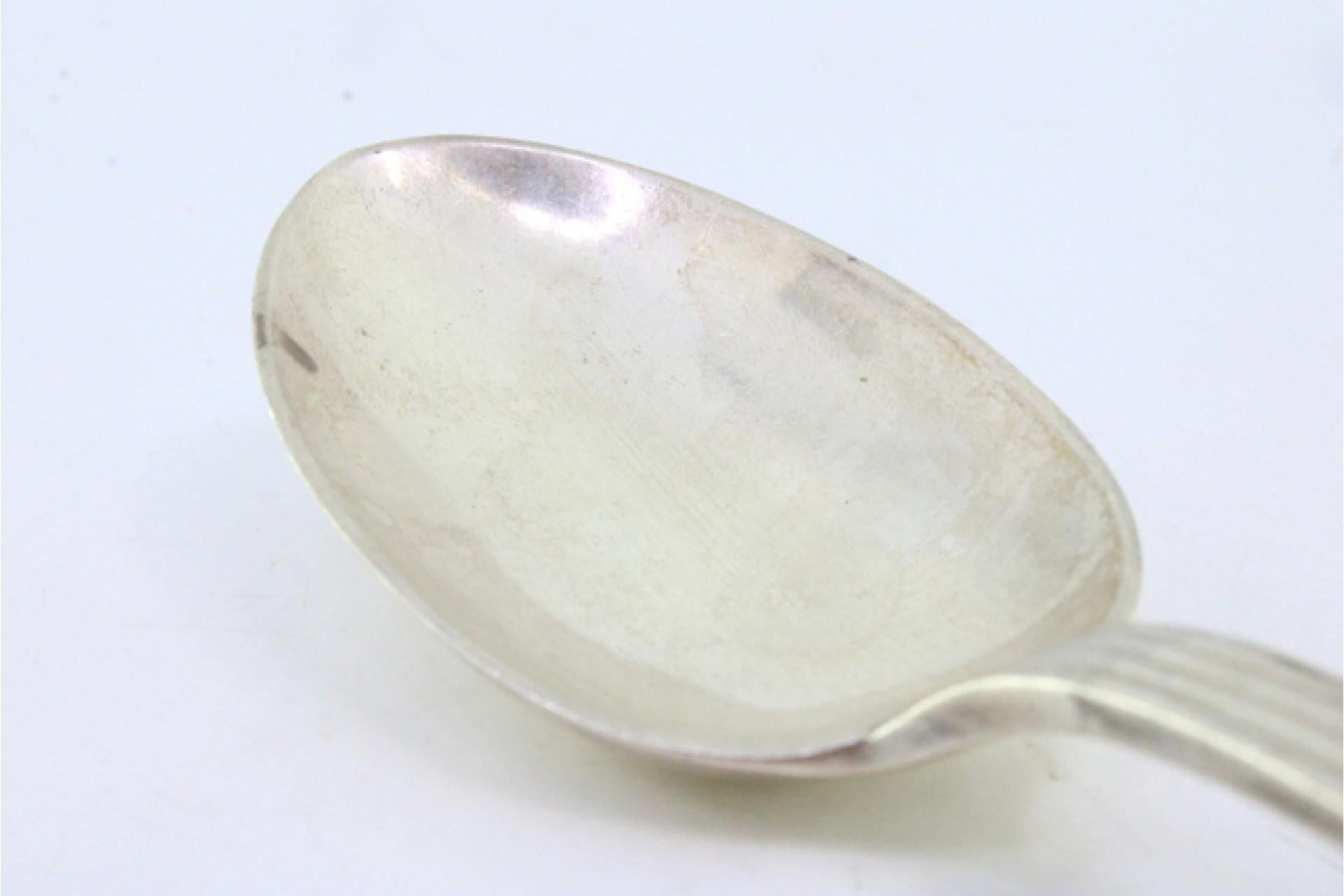 Silver rice and serving spoon with fluted handle en Bueno estado para la venta en Porto, PT
