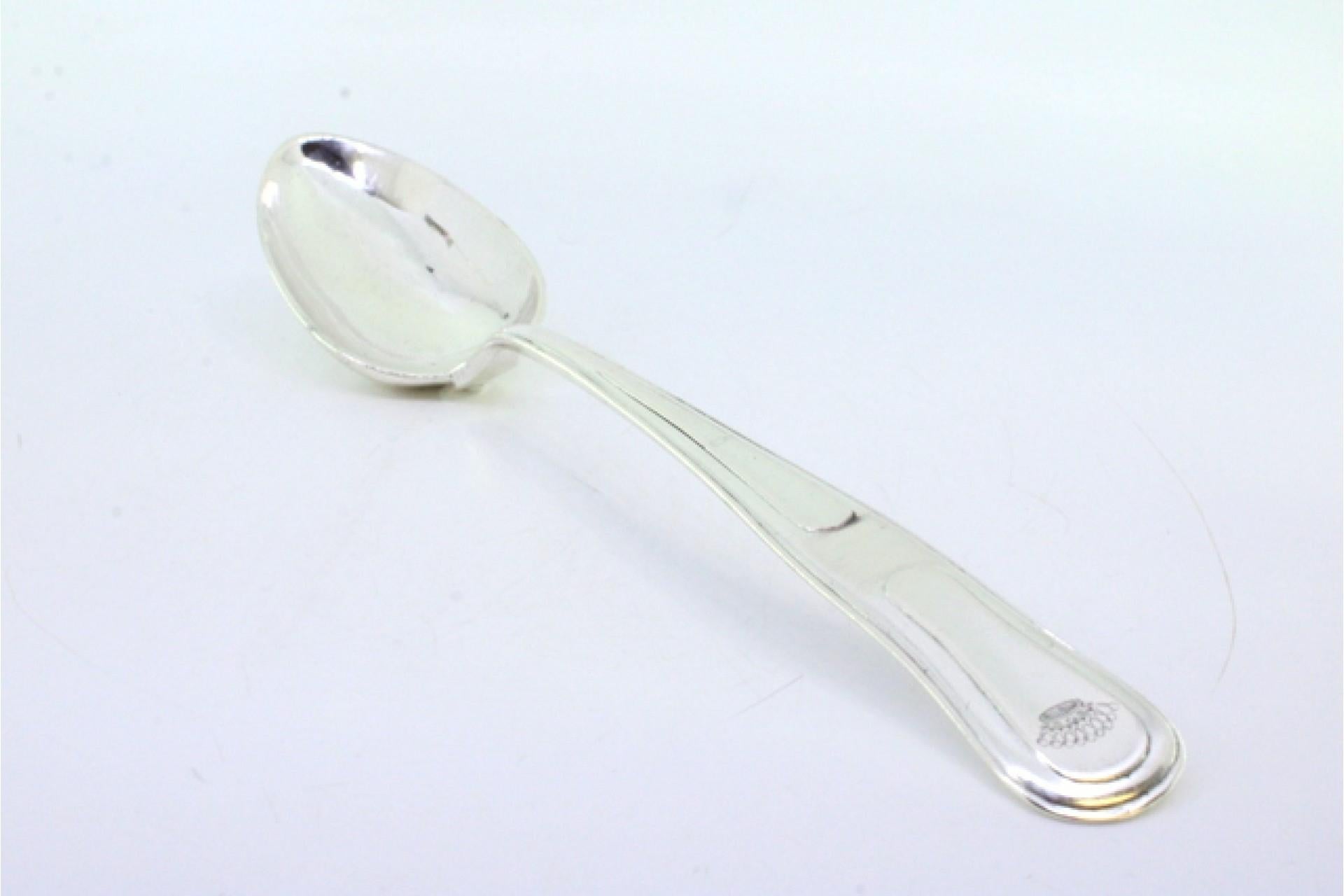 Silver rice and serving spoon with friezes and a crown engraved on the handle en Bueno estado para la venta en Porto, PT