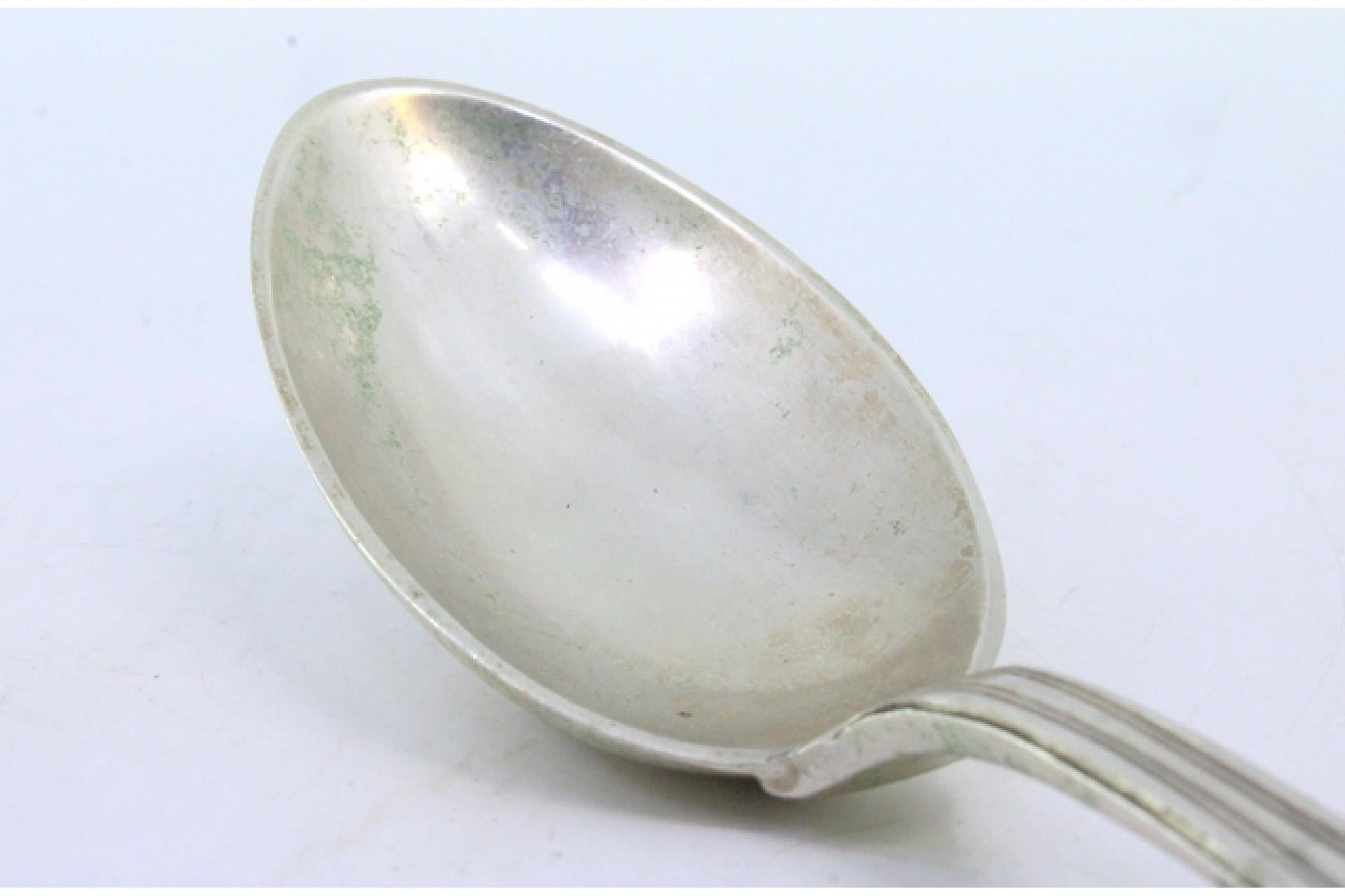 Silver rice and serving spoon with grooves and reliefs on the handle siglo XX en venta