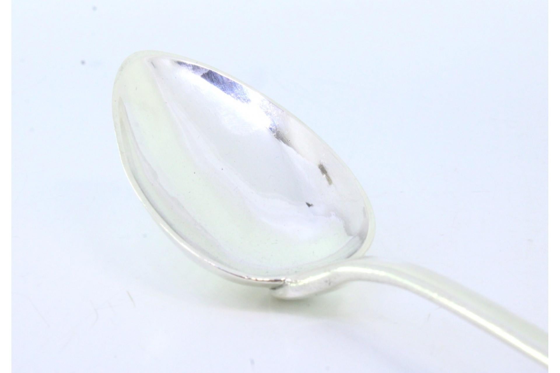 Silver rice and serving spoon with guilloche handle and monogram plaque en Bueno estado para la venta en Porto, PT