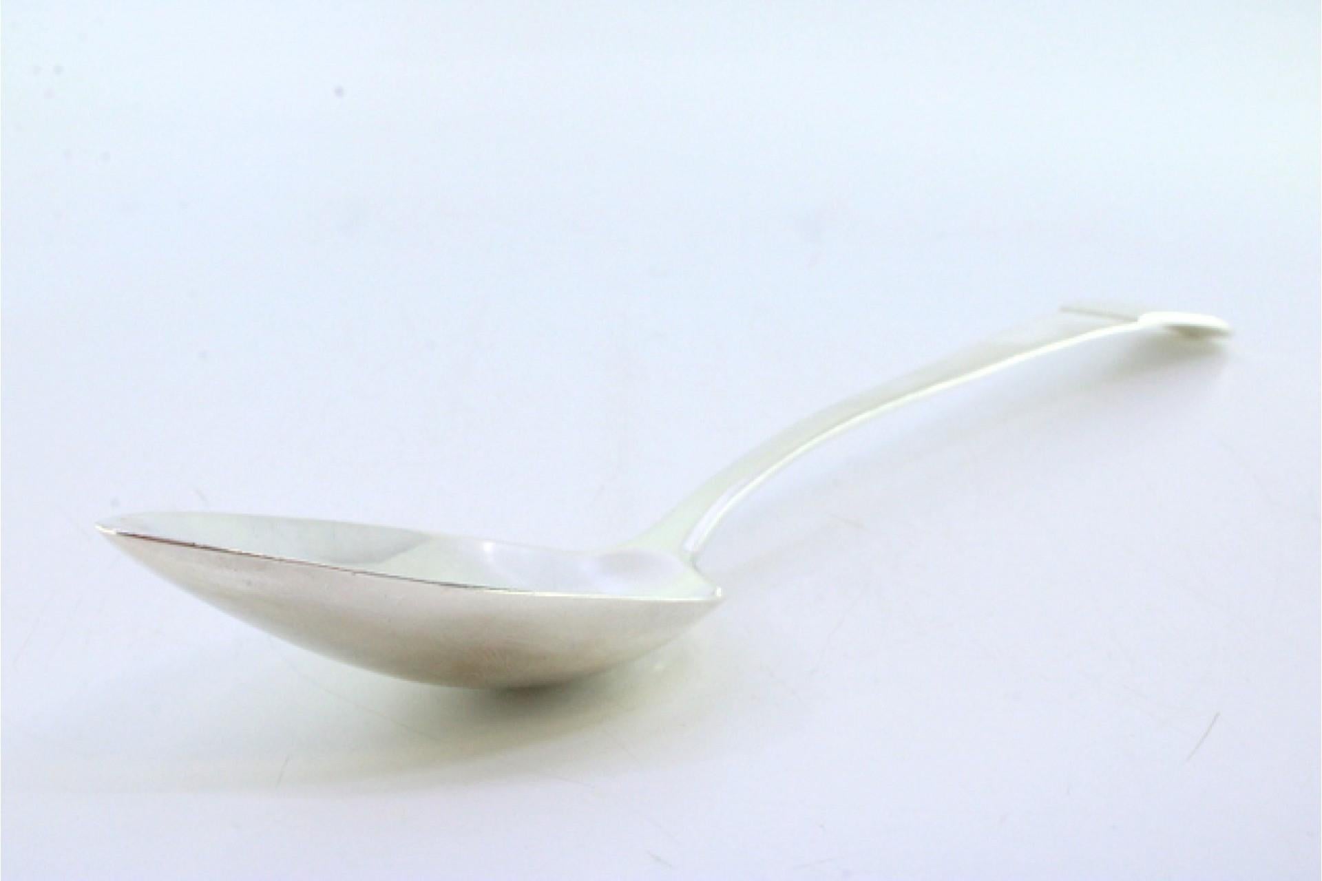 Silver rice and serving spoon with reed-style reliefs on the handle en venta 1