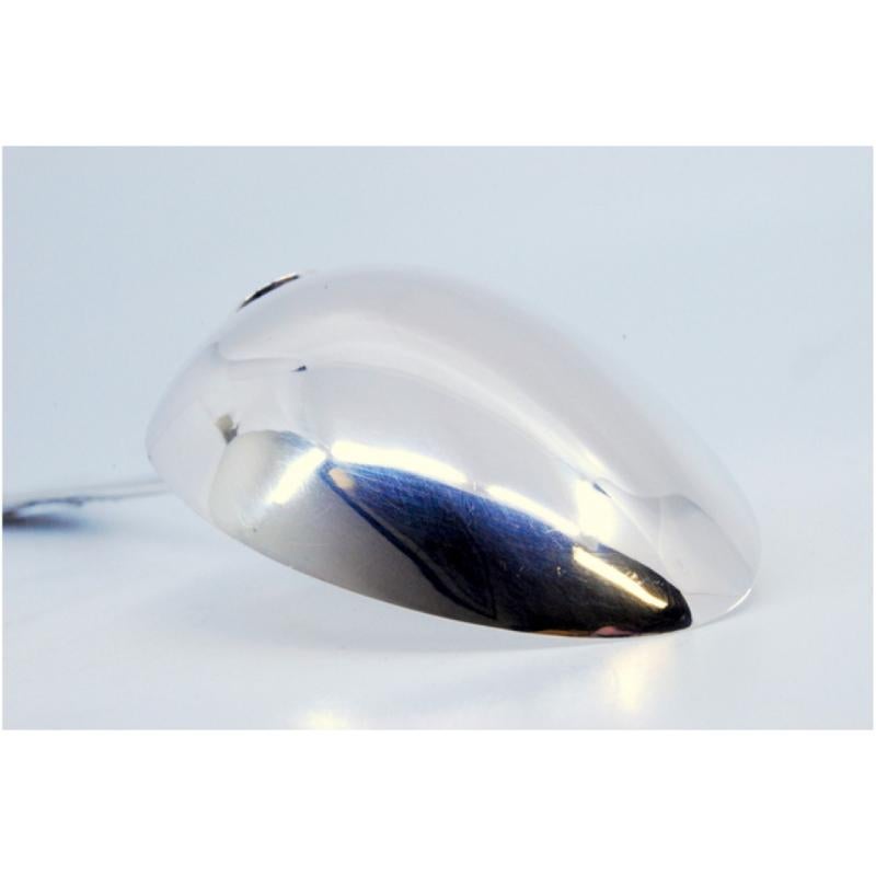 Silver rice and serving spoon with reliefs and a medallion on the handle en Bueno estado para la venta en Porto, PT