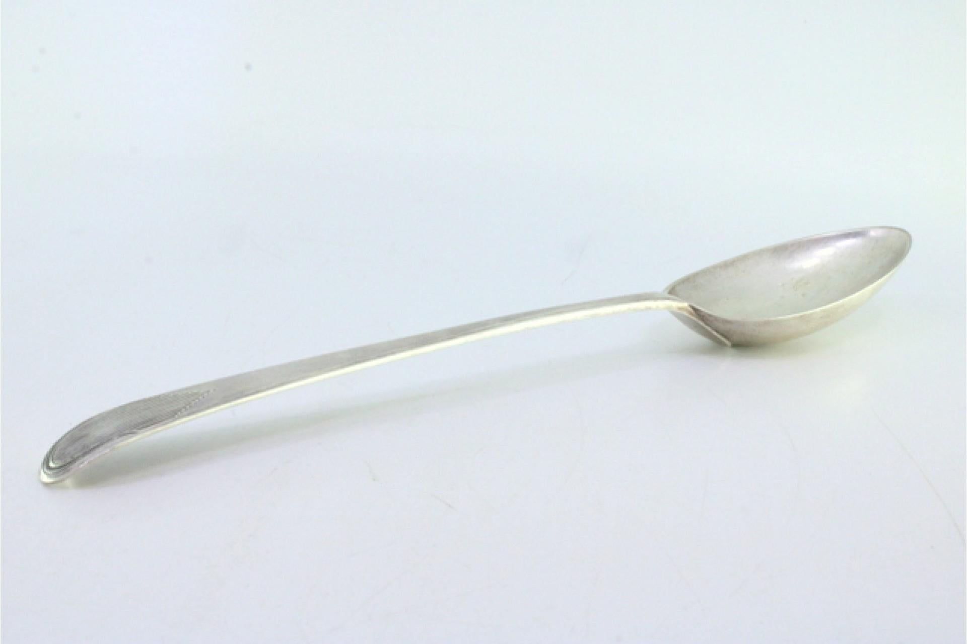 Silver rice and serving spoon with reliefs and grooves on the handle siglo XVIII en venta