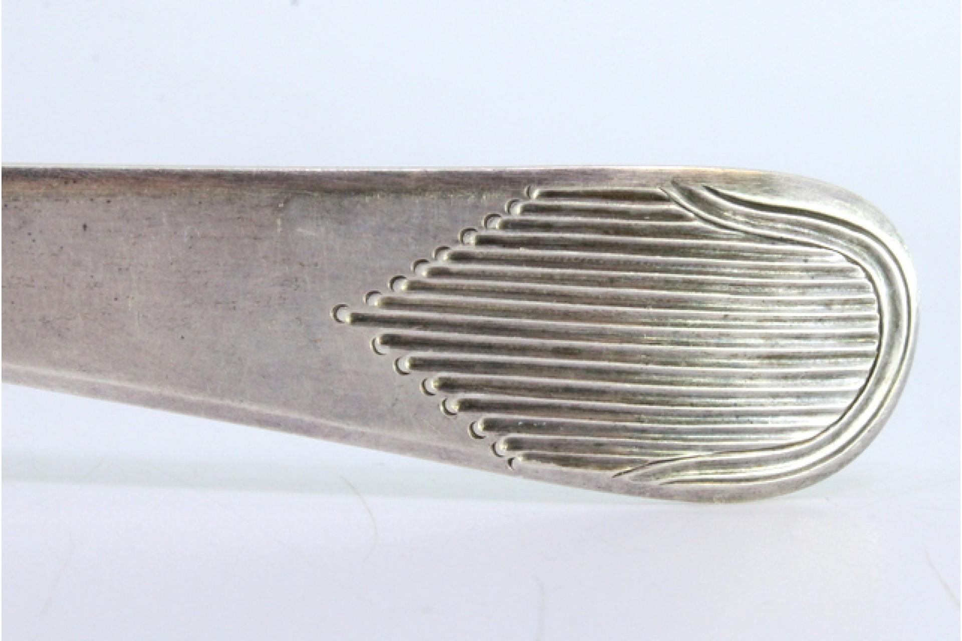 Silver rice and serving spoon with reliefs and grooves on the handle en venta 1