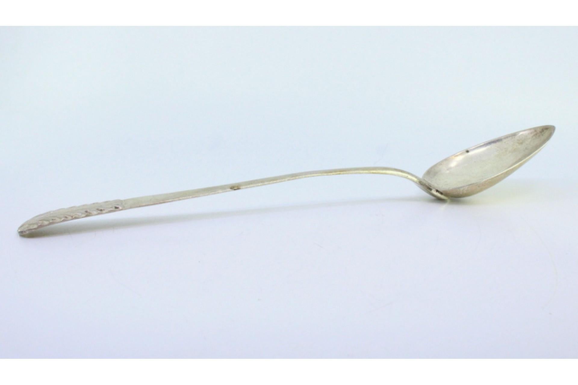 Silver rice and serving spoon with reliefs on the handle en venta 1