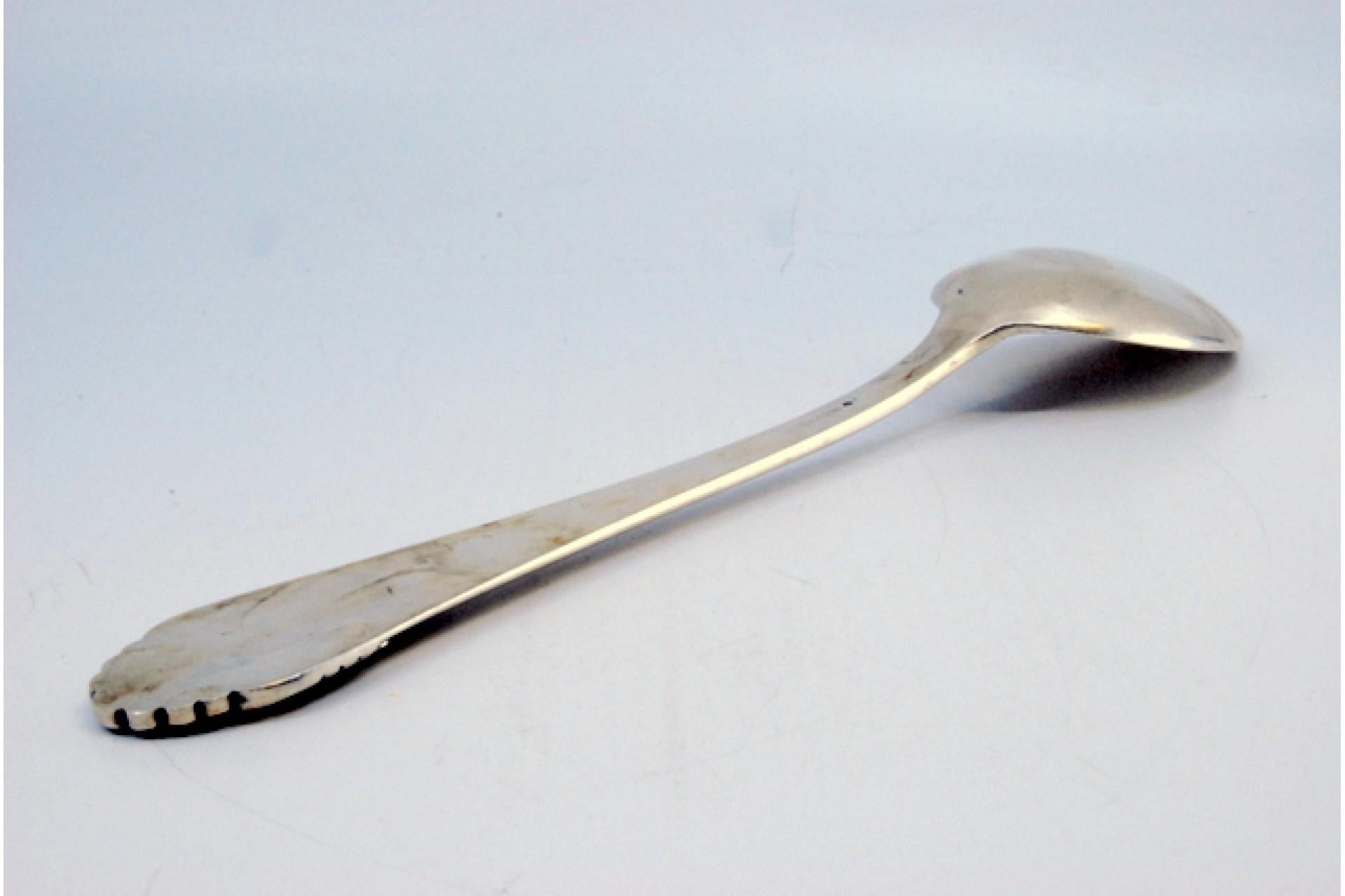 Silver rice and serving spoon with shell shape on the handle Europeo en venta
