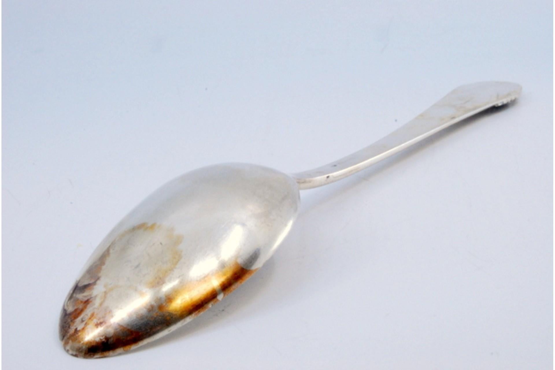Silver rice and serving spoon with shell shape on the handle en Bueno estado para la venta en Porto, PT