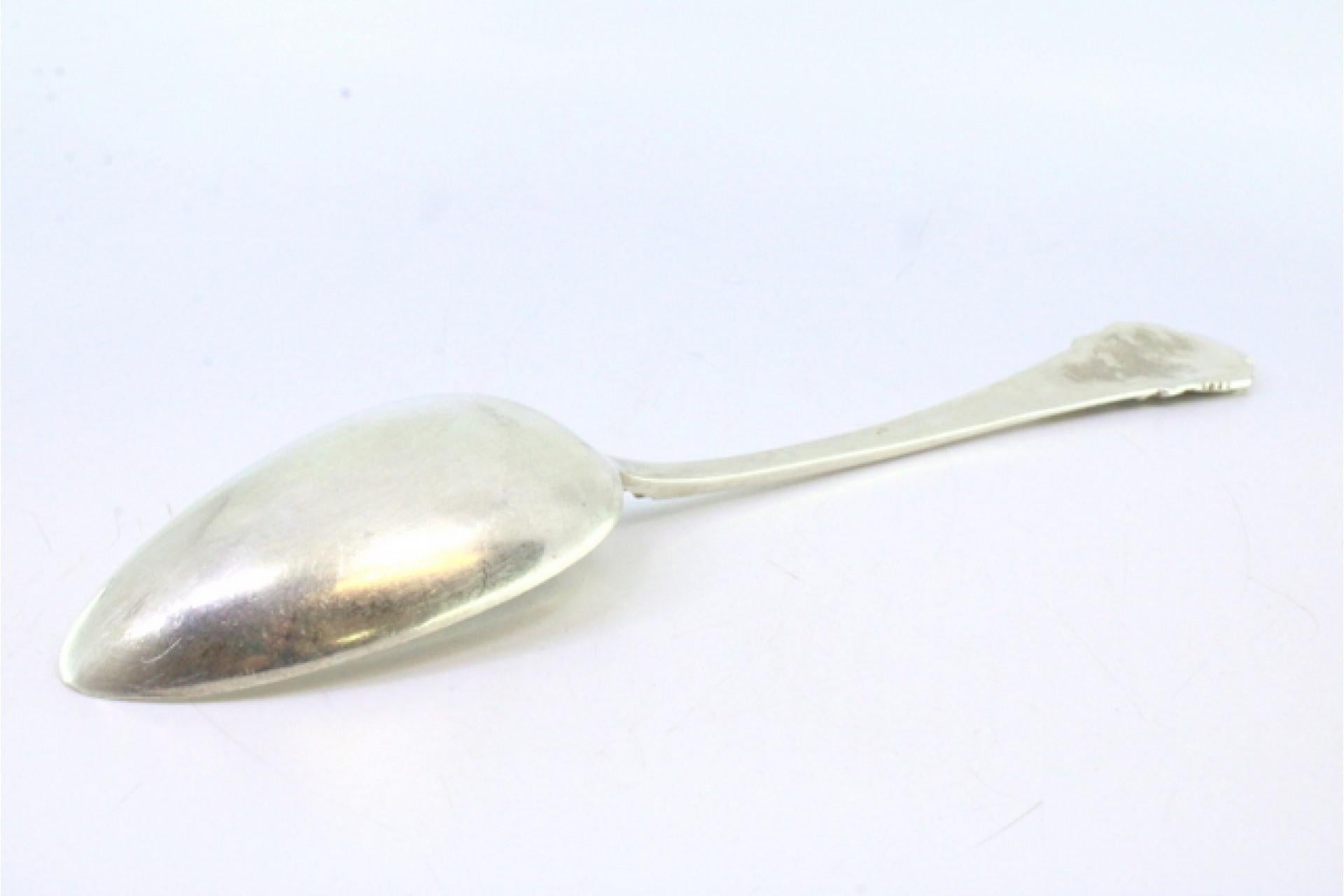 Silver rice and serving spoon with shell-shaped trim and reliefs on the handle im Angebot 2