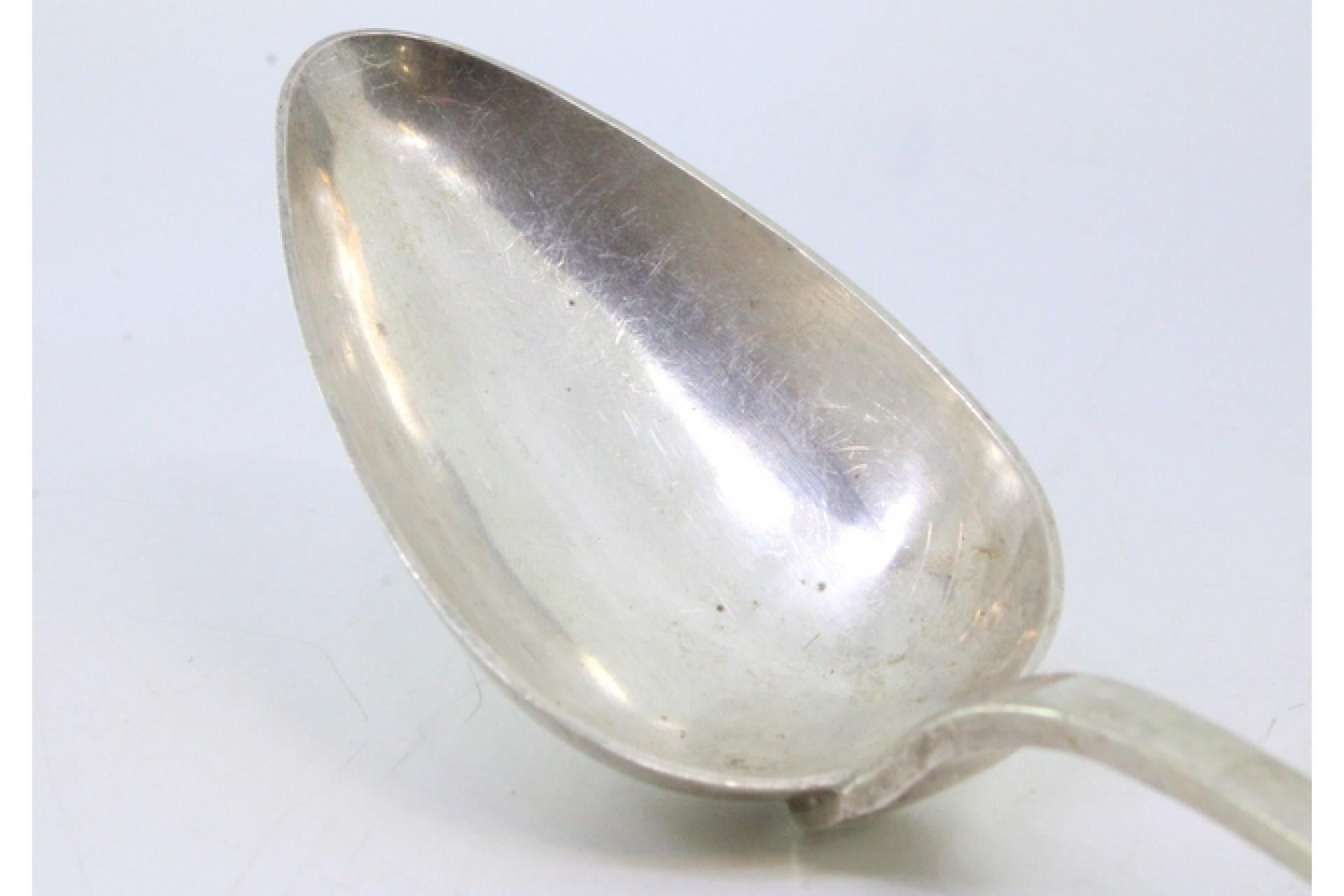 Silver rice & serving spoon w/ reliefs on the handle surrounding a monogram card en Bueno estado para la venta en Porto, PT