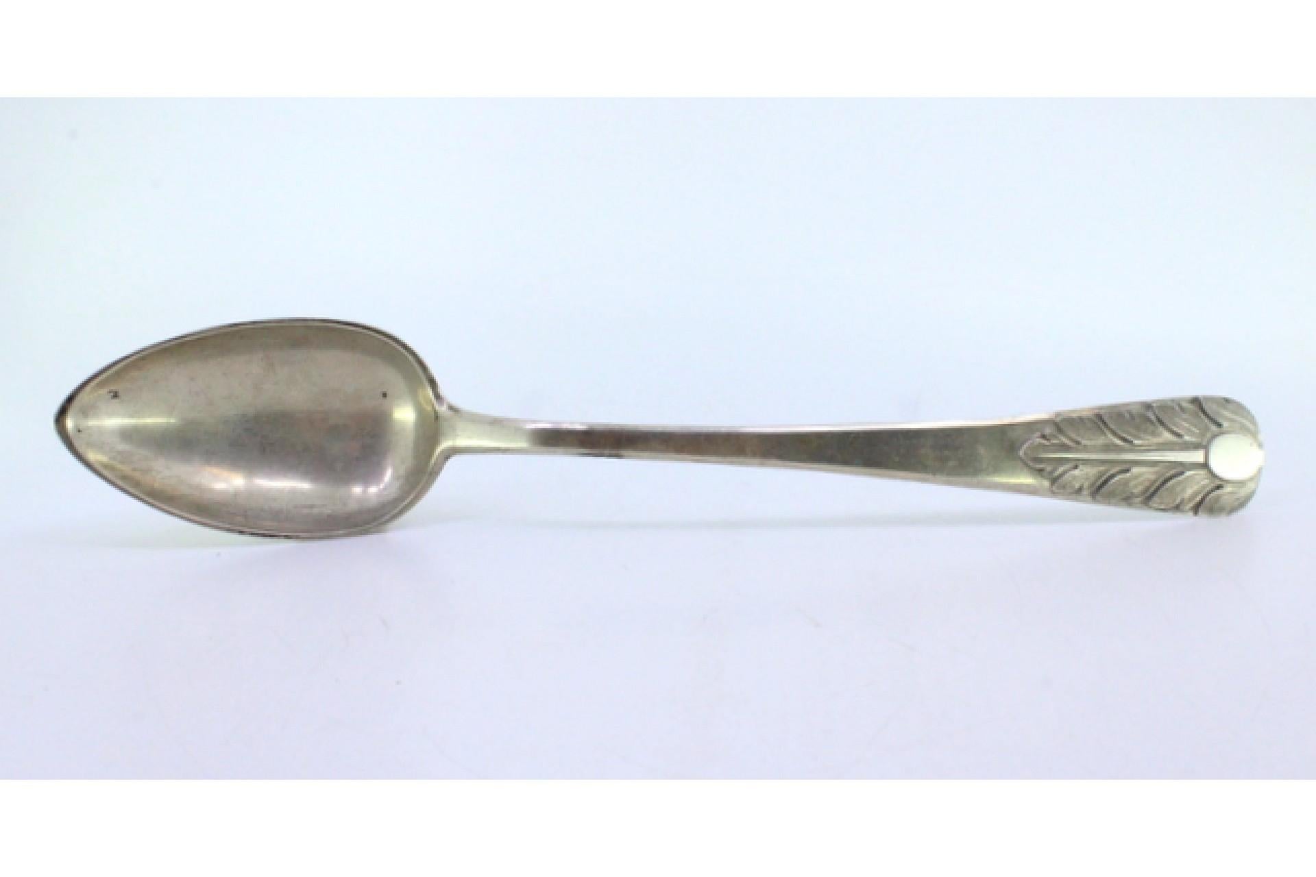 Silver rice/serving spoon with embossed acanthus and monogram plate en venta 3