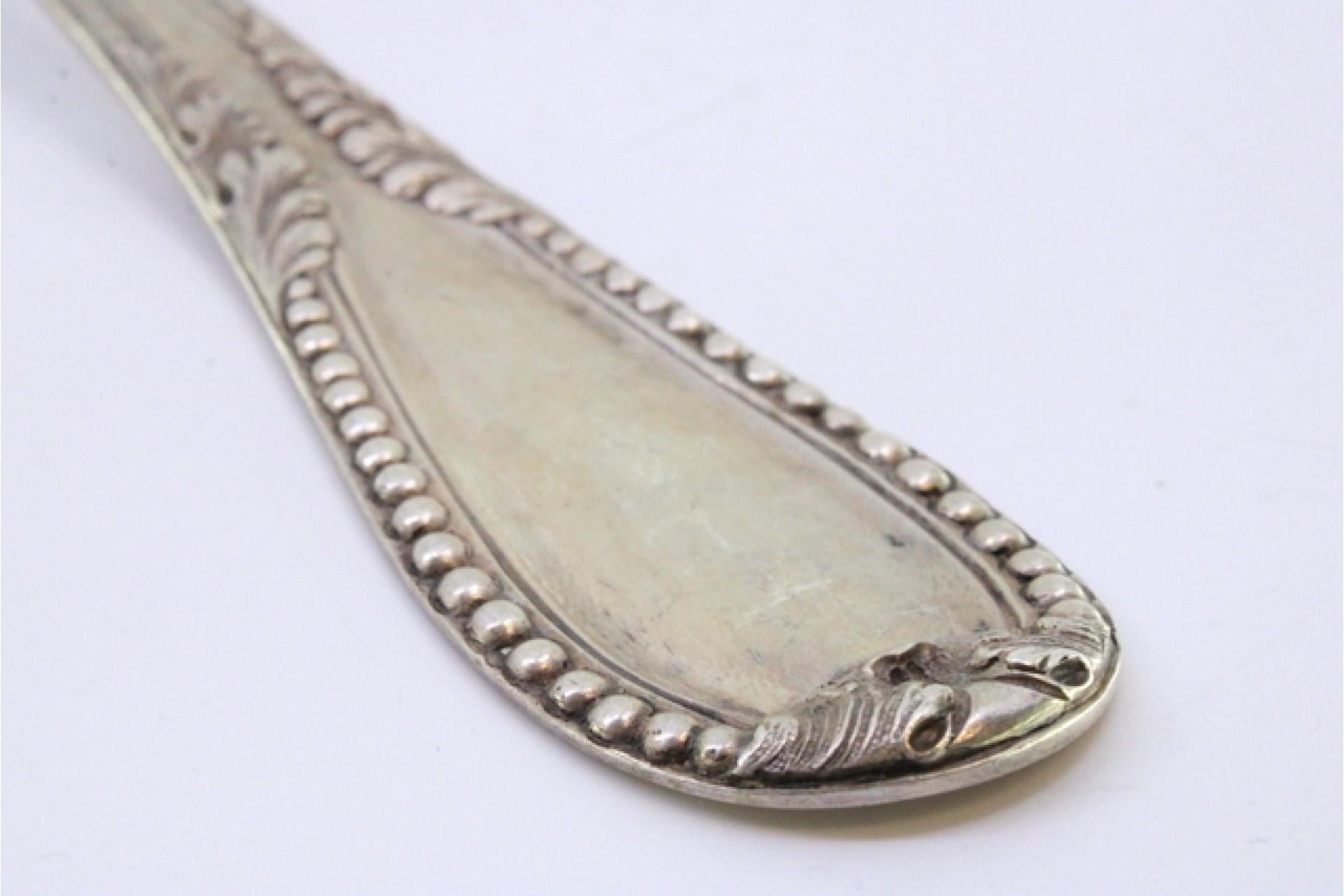 Silver rice/serving spoon with friezes, pearled reliefs, acanthus leaves Europeo en venta