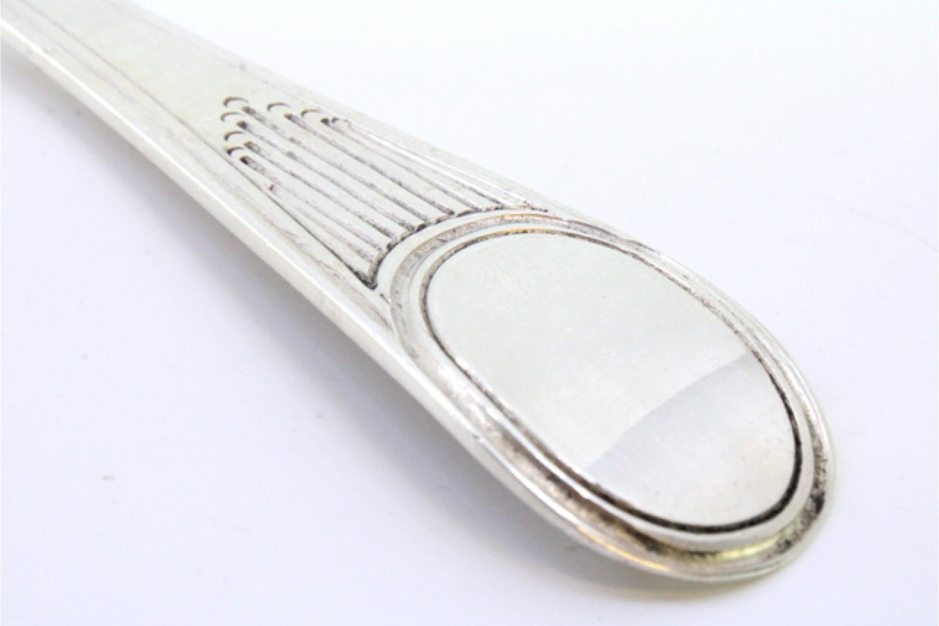 Silver rice/serving spoon with grooved handle and monogram plate Europeo en venta