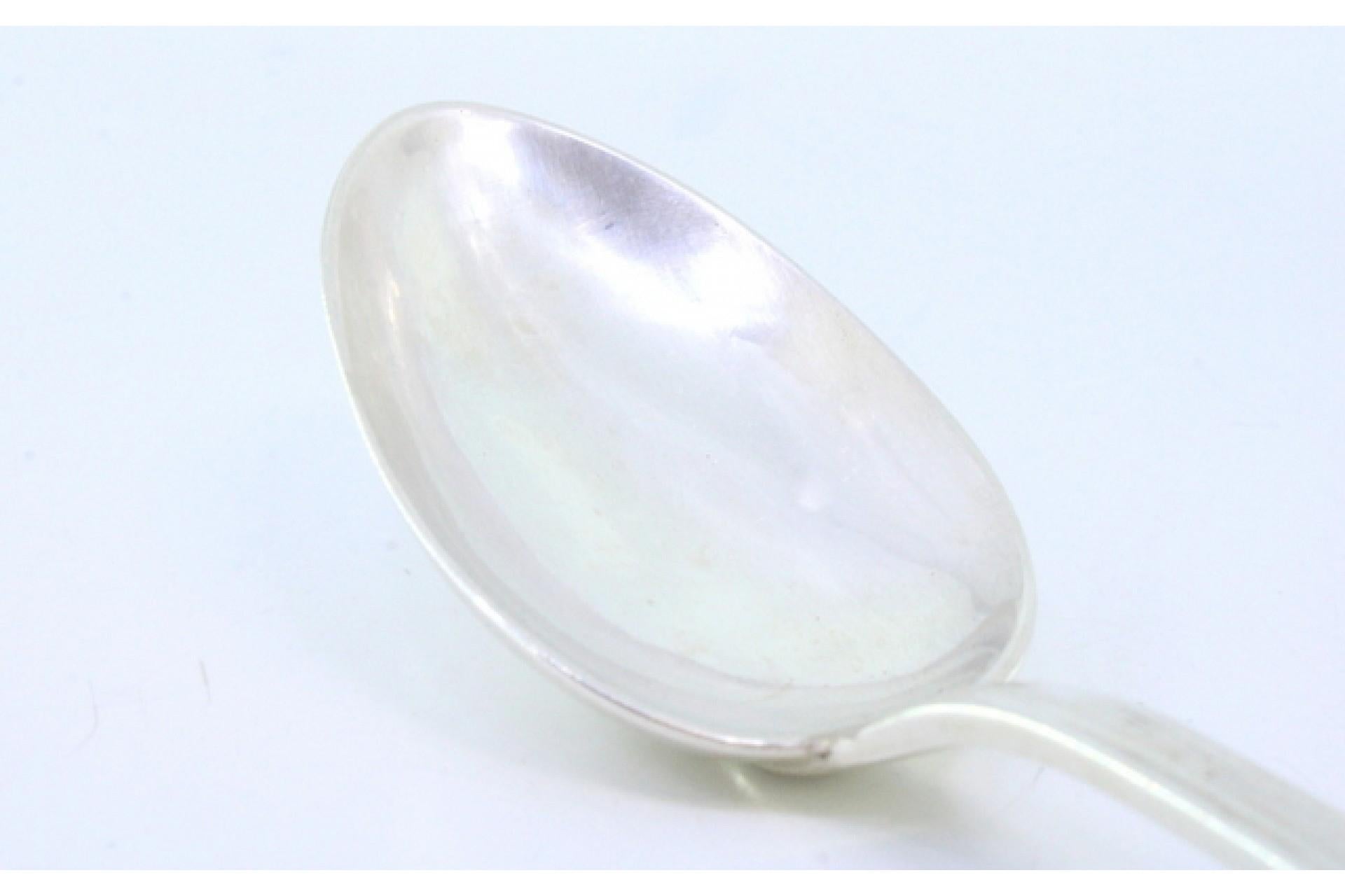 Silver rice/serving spoon with grooved handle and monogram plate en Bueno estado para la venta en Porto, PT