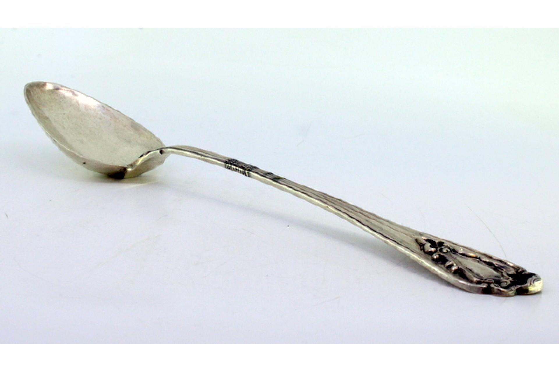Silver rice/serving spoon with raised-edge handle and monogram plate en venta 2