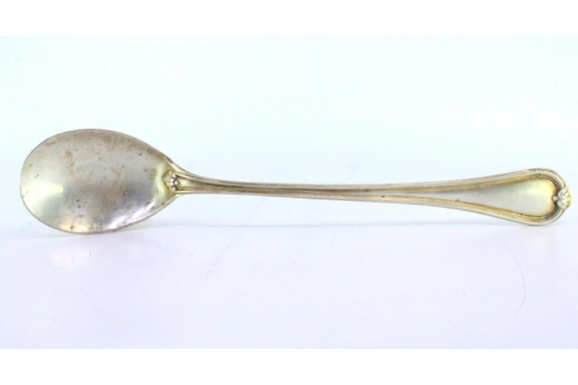 Silver rice/serving spoon with strips on handle around monogram plate en venta 2