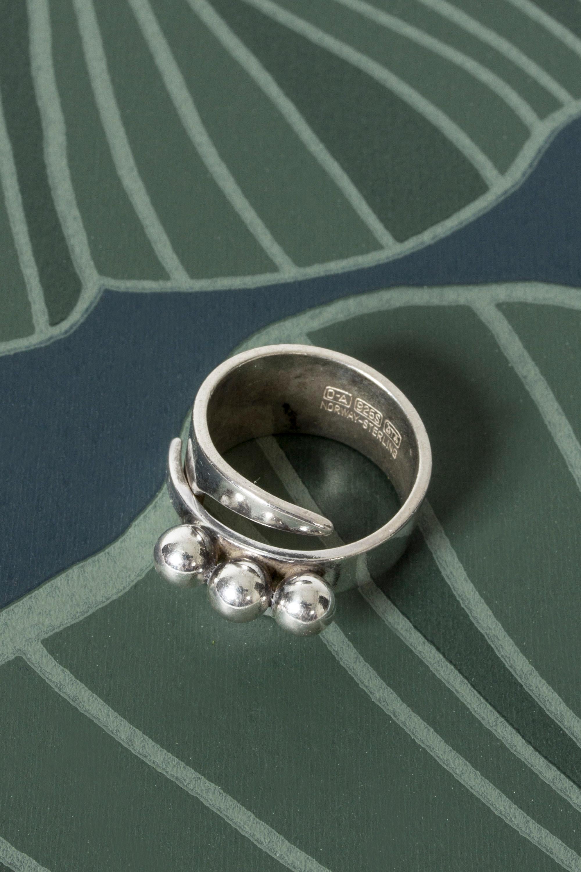 Cool silver ring from David Andersen, that spirals around the finger. Adorned with three silver balls. Expressive, easy to wear.