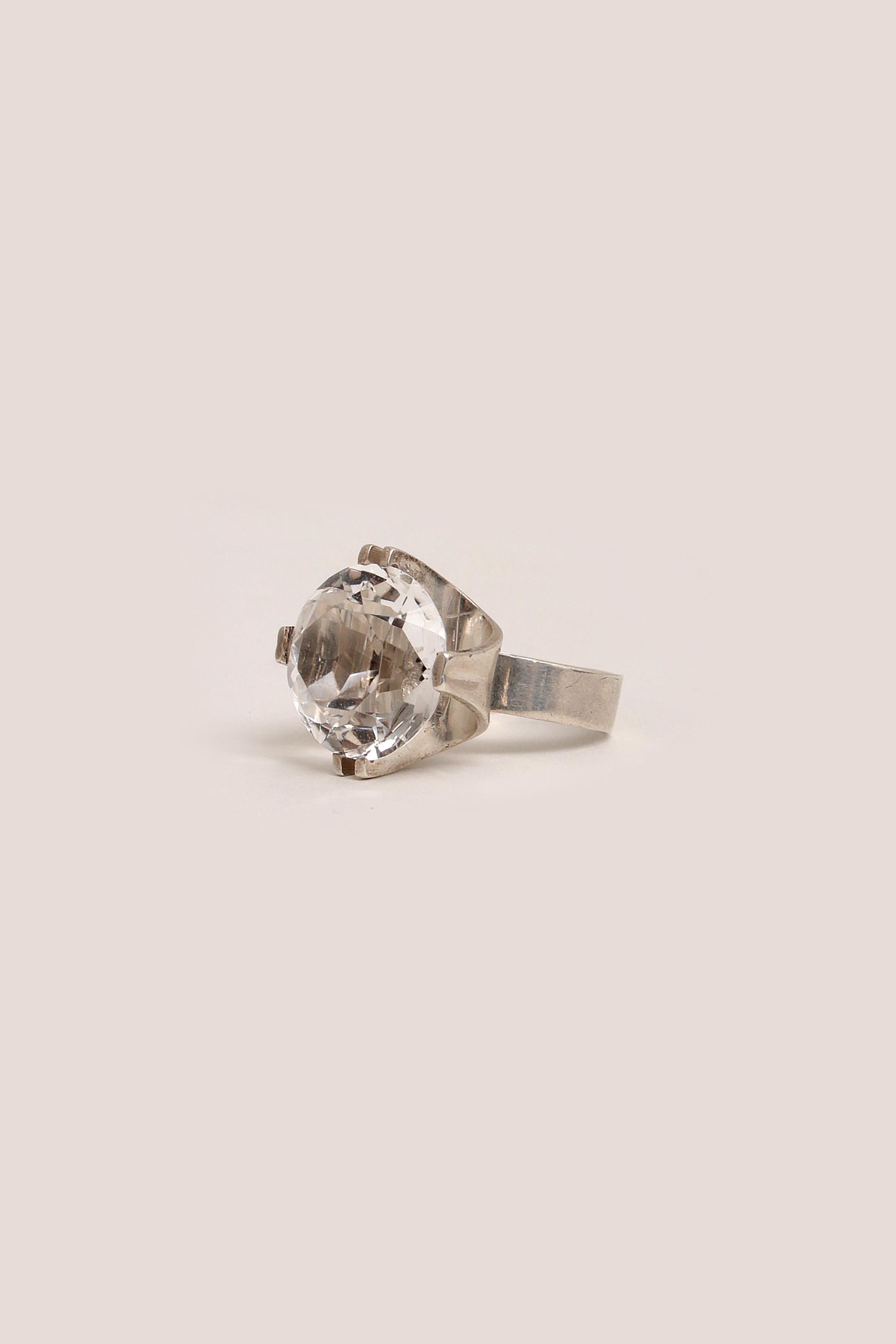Silver ring with rock crystal design Ellis Kauppi, Finland 1975

  Silver ring with rock crystal design Ellis Kauppi, Finland 1975

Beautiful ring size 19.2 cm in diameter.

Elis Kauppi was one of the most vital figures in Finnish jewelry design,