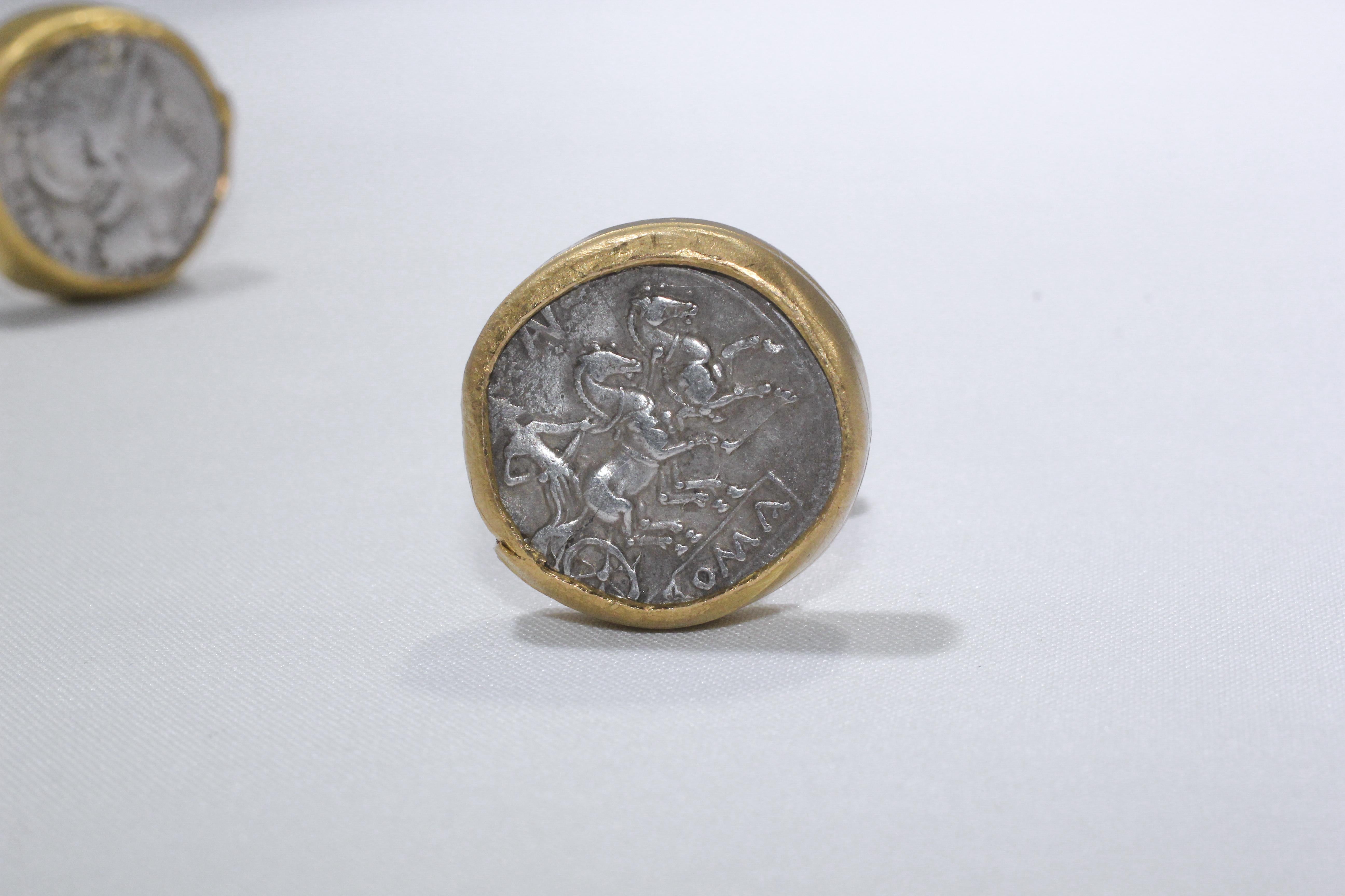 A Silver Roman Coins 22-21 Karat Gold Cufflinks with Diamonds Boutons de manchette 18 Karat en vente 4