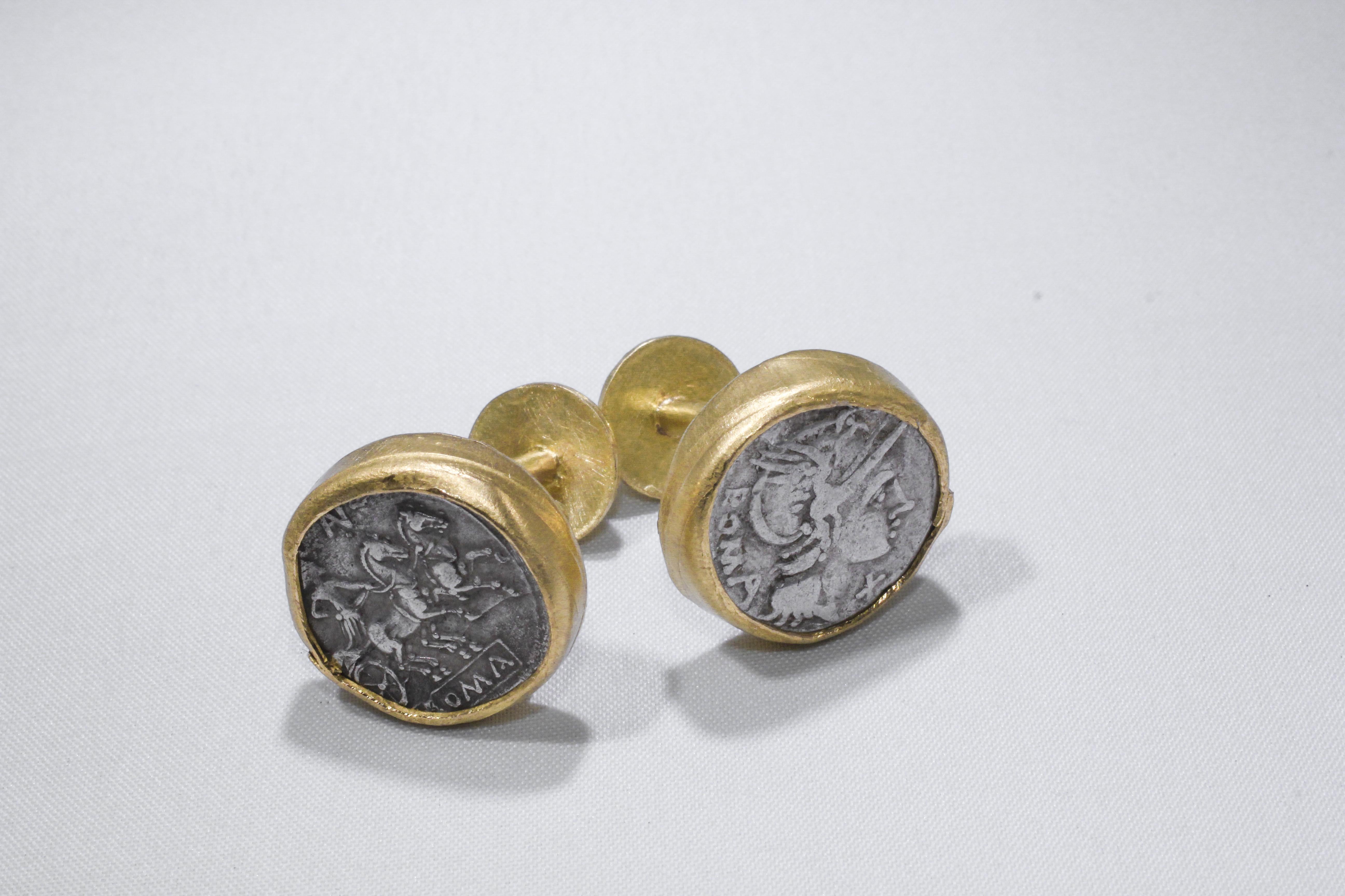 A Silver Roman Coins 22-21 Karat Gold Cufflinks with Diamonds Boutons de manchette 18 Karat en vente 5