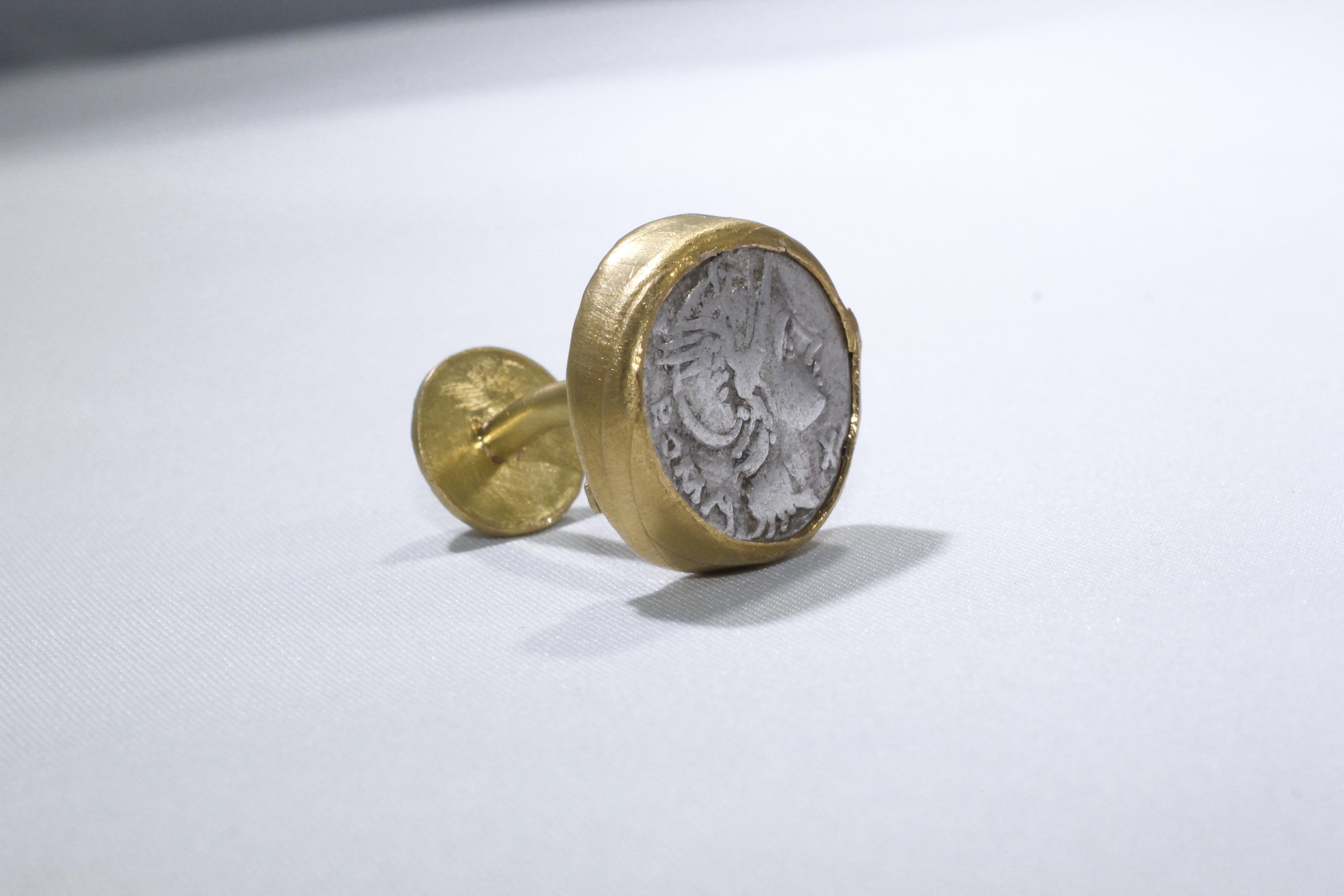 A Silver Roman Coins 22-21 Karat Gold Cufflinks with Diamonds Boutons de manchette 18 Karat en vente 3