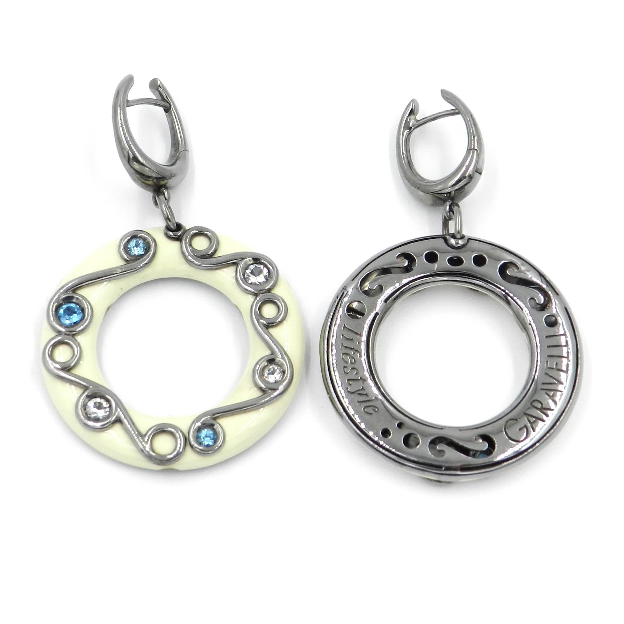 Originally designed across the millenium these round earrings in white enamelled silver features a total of 1.28 carat of white and blue topaz. The circle diameter is mm 35. Handcrafted in Italy, from the Garavelli Lifestyle collection. Total