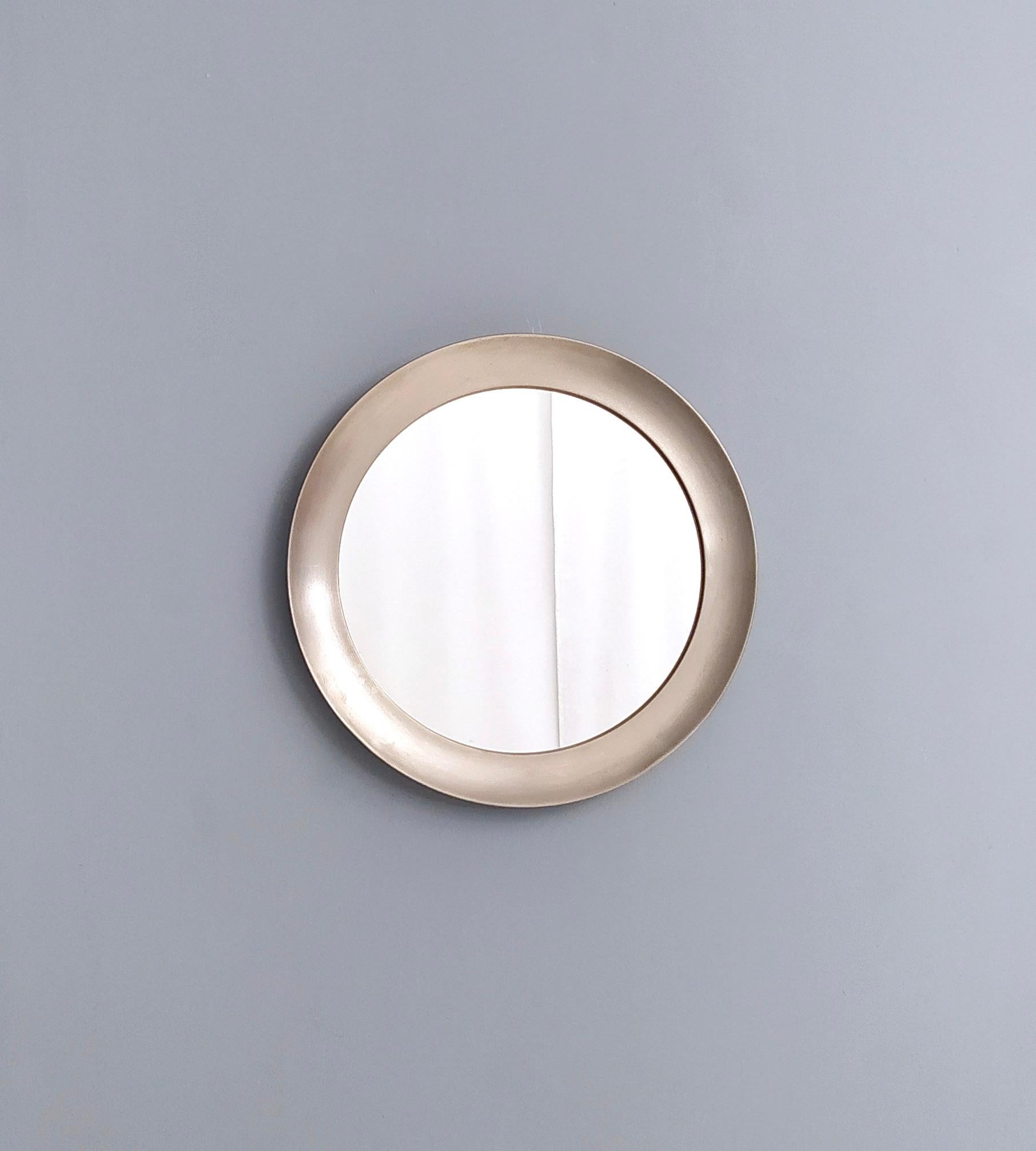 Silver Round Narciso Mirror with Steel Frame by S. Mazza for Artemide, Italy In Excellent Condition For Sale In Bresso, Lombardy