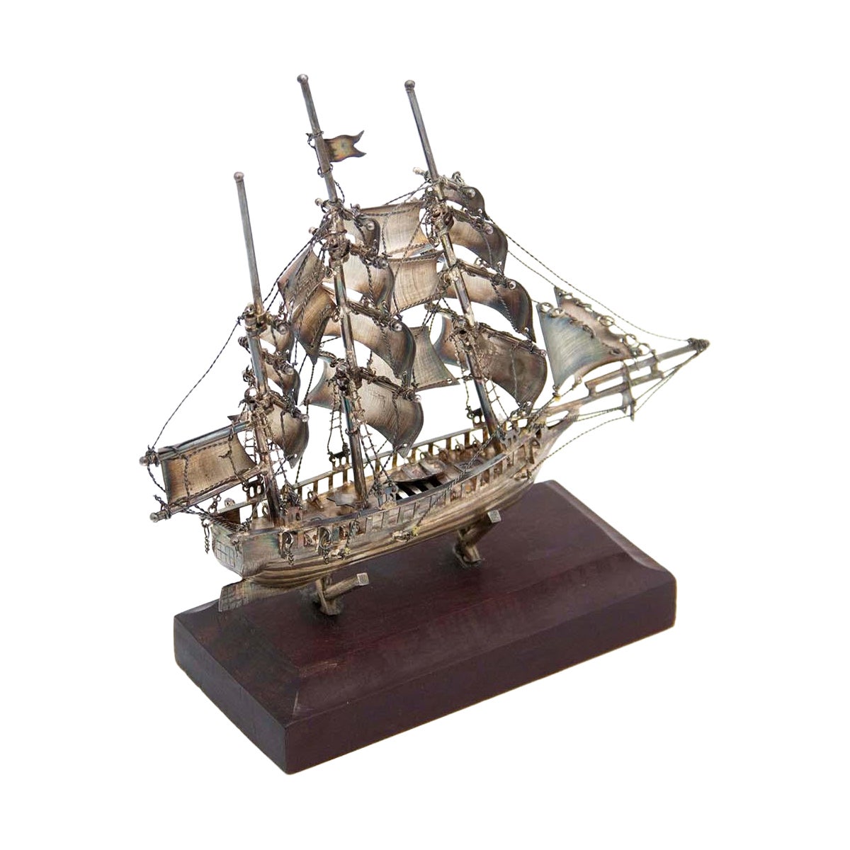 Silver sailboat with multiple applications en venta