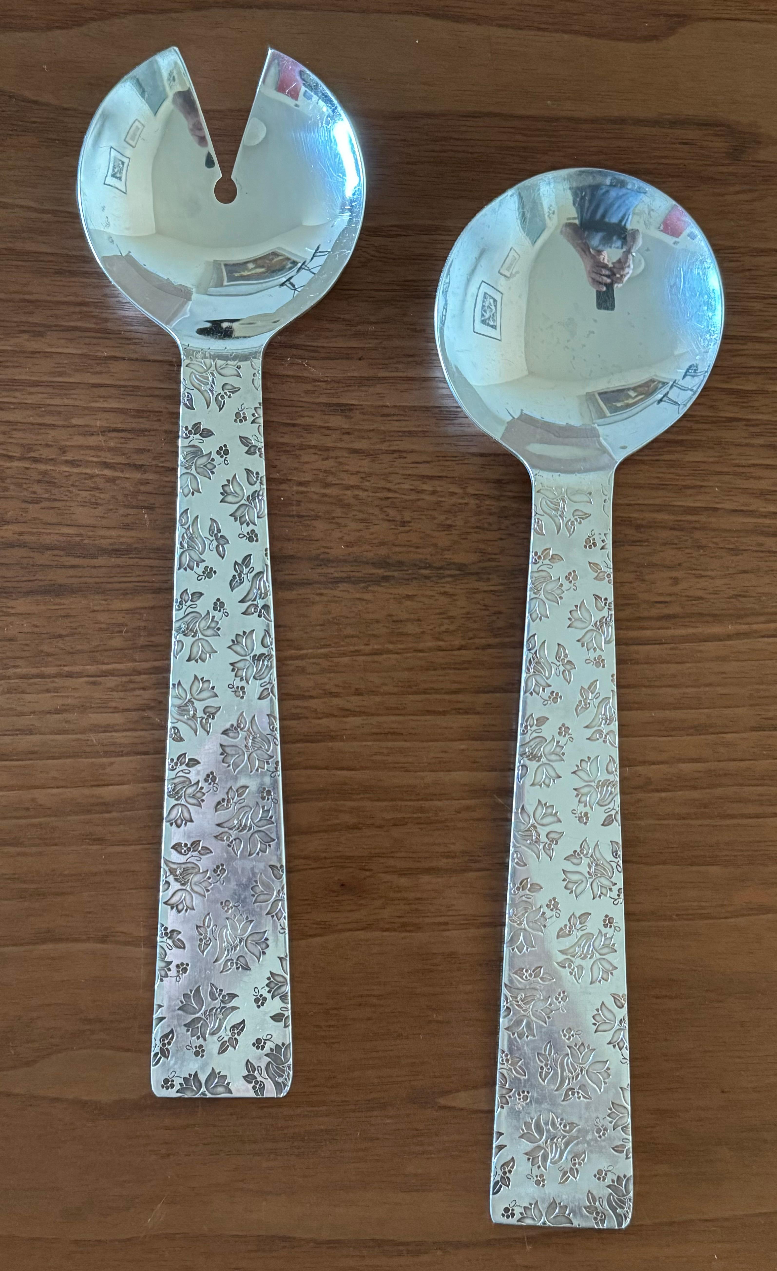 Memphis style silver plate salad tongs designed by architect, industrial designer and educator  Micheal Graves (1934-2015) for Swid Powell and Reed & Barton. Embossed leaf patterns on the handles marked on each one Reed & Barton, Swid Powell Graves