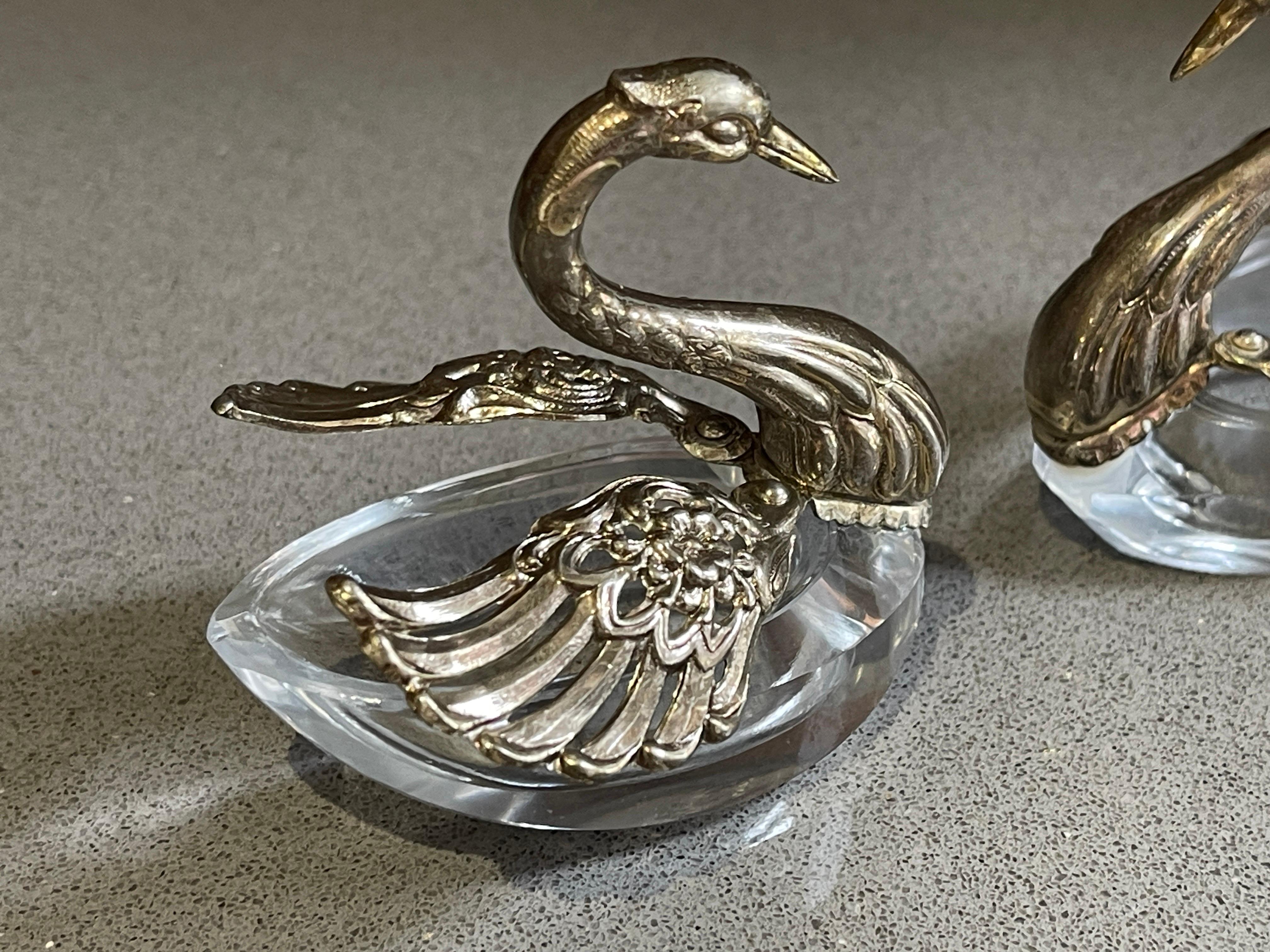 Silver Swan Vintage Salt and Pepper, Set of 2 w/ Moving Wings.
Antique valuable silver salt and pepper shaker or Decorative tableware pressed, cast and chased pair of swann. Oval, domed body on short, curve  All-encompassing C-curves in relief,