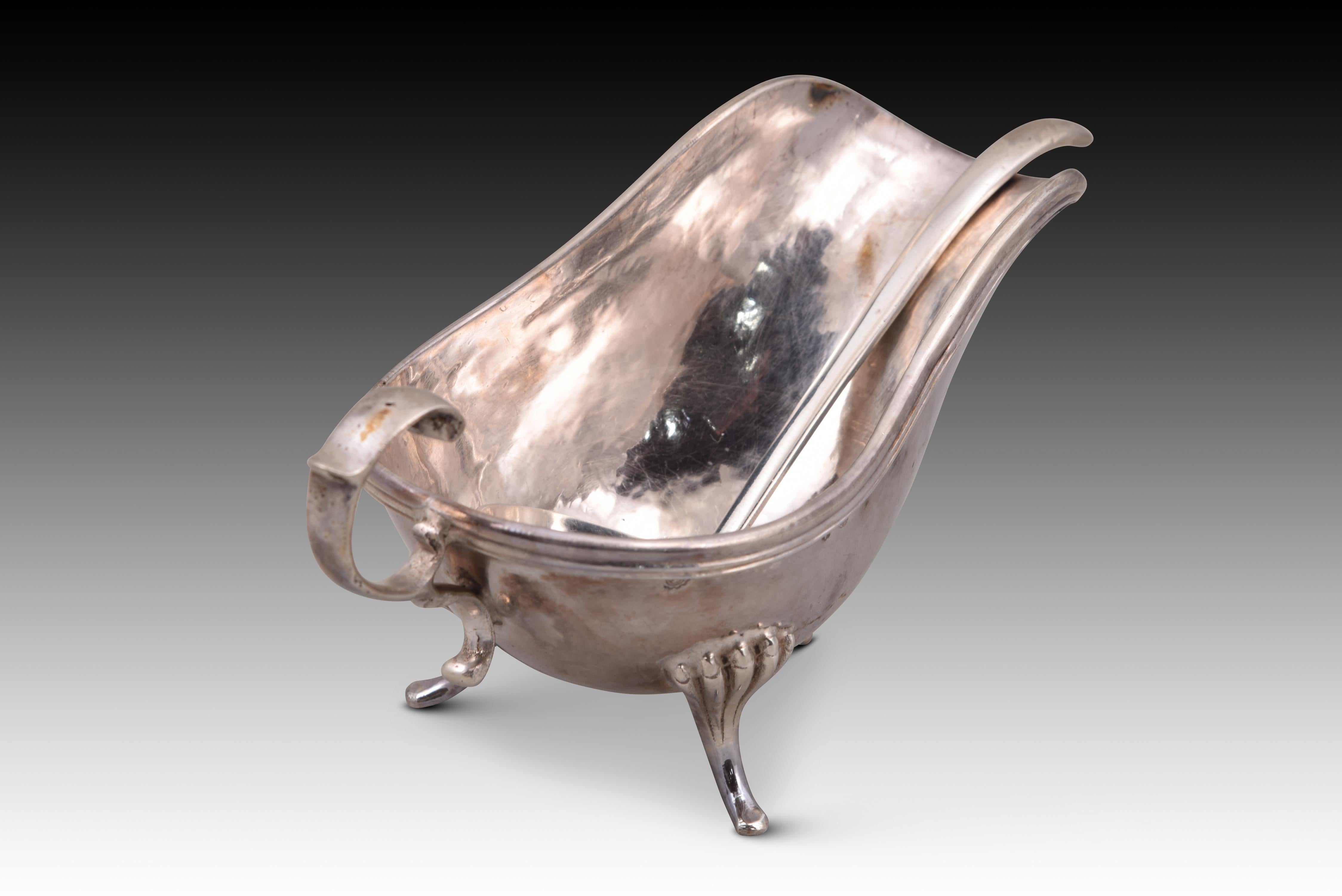 Neoclassical Revival Silver Sauce Boat, Manuel Garrido for Platería López, Madrid, Spain, 20th C