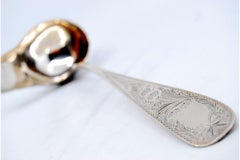 Cuillère à sauce en argent pour droitiers avec gravures de légumes