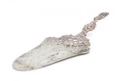 Silver scalloped cake serving spatula