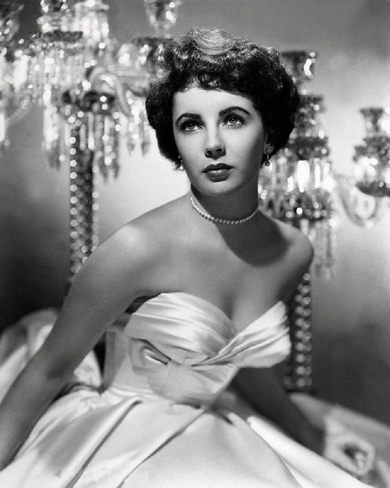 "Taylor In Ball Gown" by Silver Screen Collection

British-born American actress Elizabeth Taylor (1932 - 2011) in a white, off-the shoulder ball gown, circa 1951.

Unframed
Paper Size: 40"x 30'' (inches)
Printed 2022 
Silver Gelatin Fibre Print