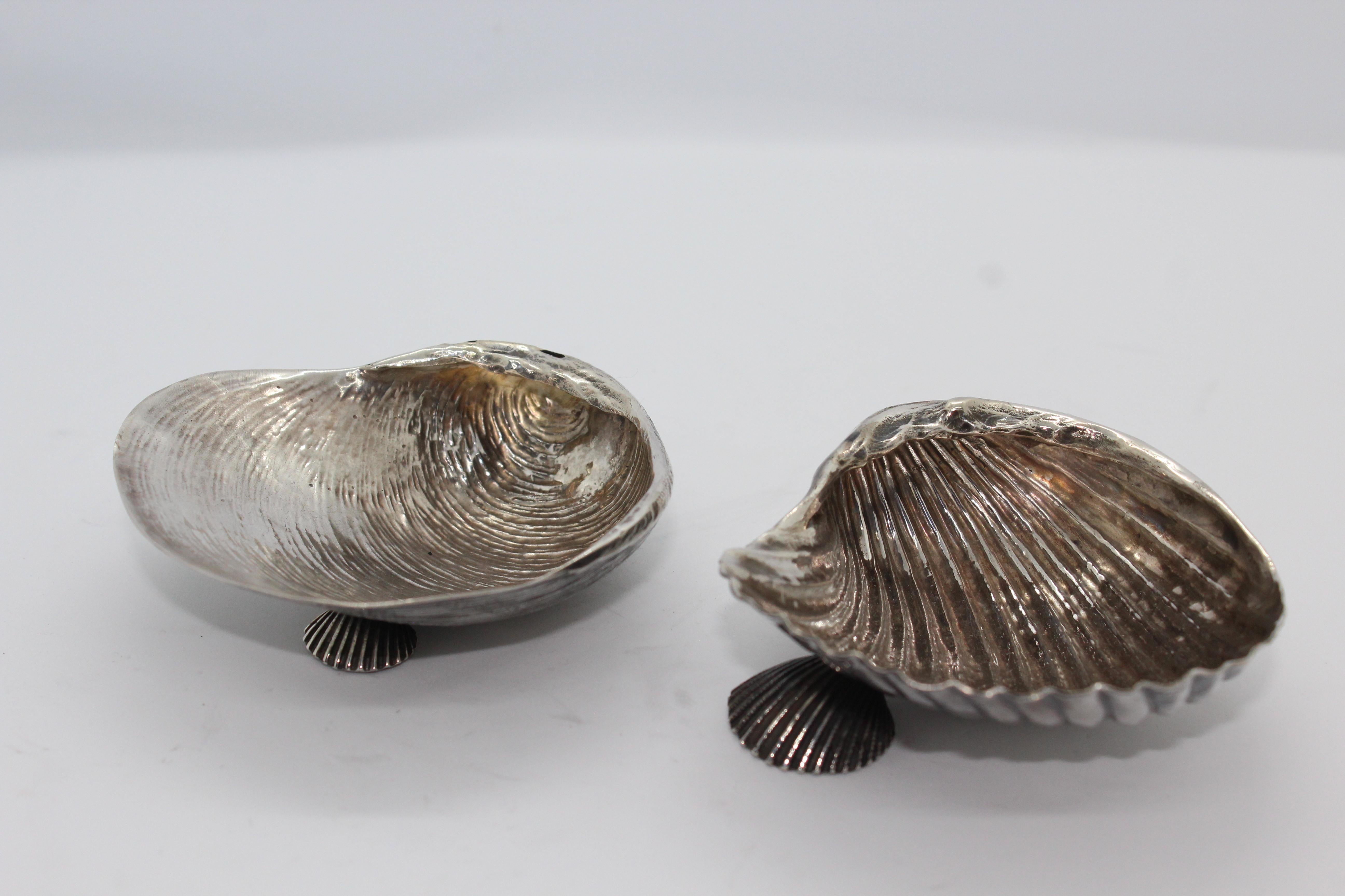 Silver SeaShell, completely produced in Florence, Italy.
Possible to be bought separately or the couple.
Giuliano Foglia is the artist who chiselled this pure silver piece.

