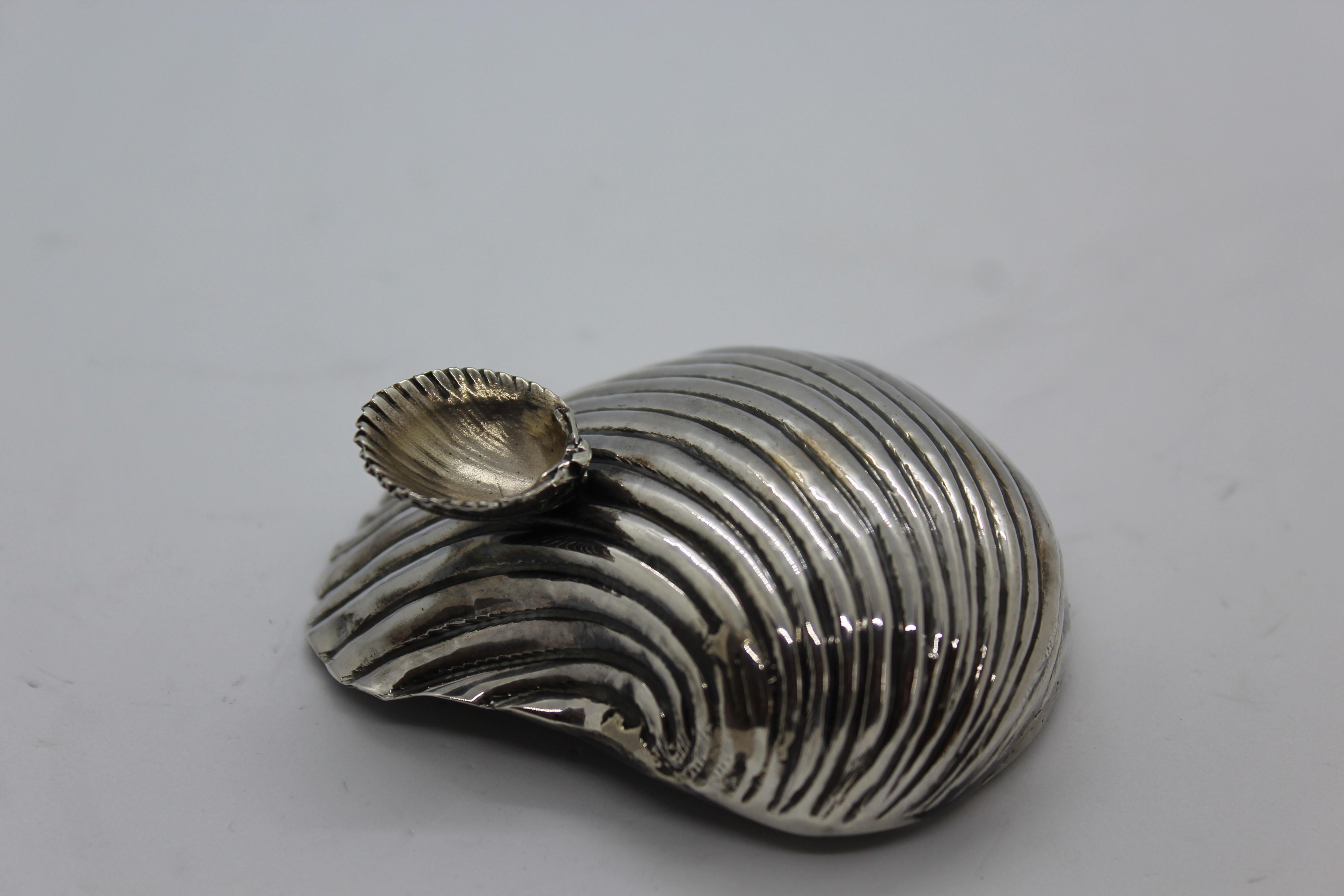 Women's or Men's Silver SeaShell For Sale