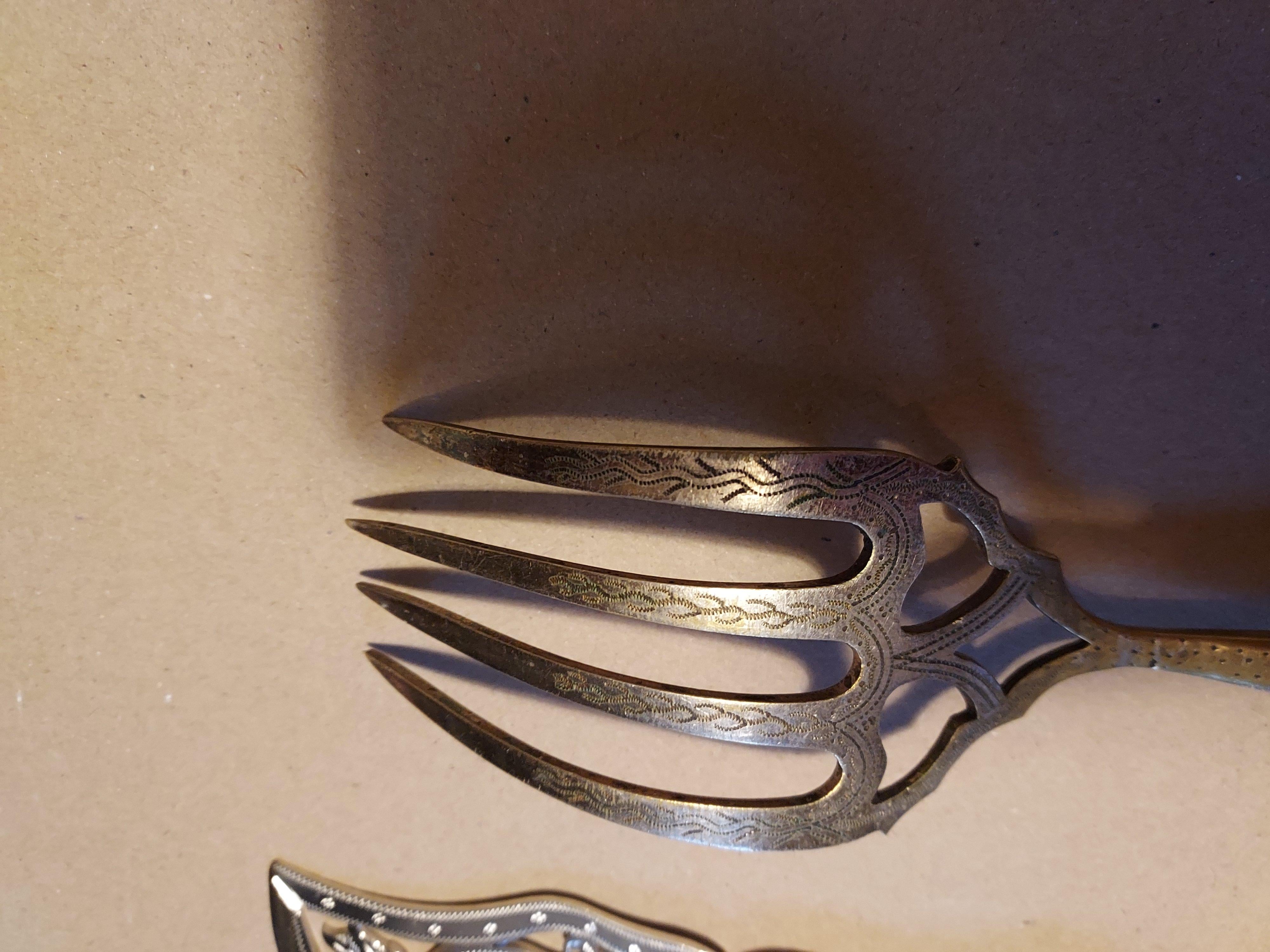 Silver Serving Fish Knife and Fork with rare engine turned handle For Sale 4