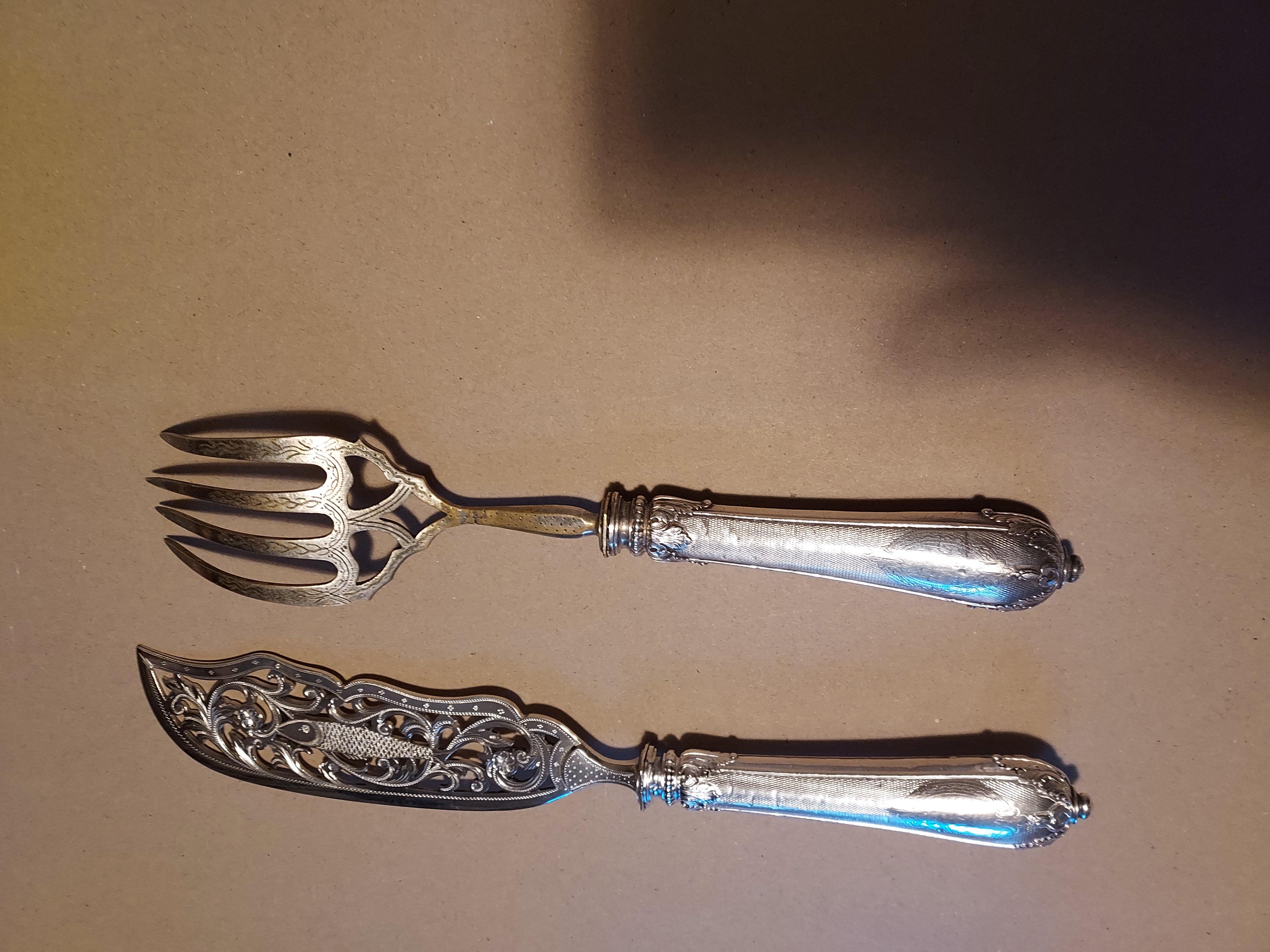 Silver Serving Fish Knife and Fork with rare engine turned handle For Sale 2