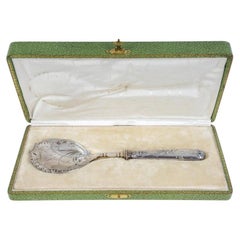 Cuillère de service en argent, France, par Charles Murat (Cm), Paris, début du XXe siècle