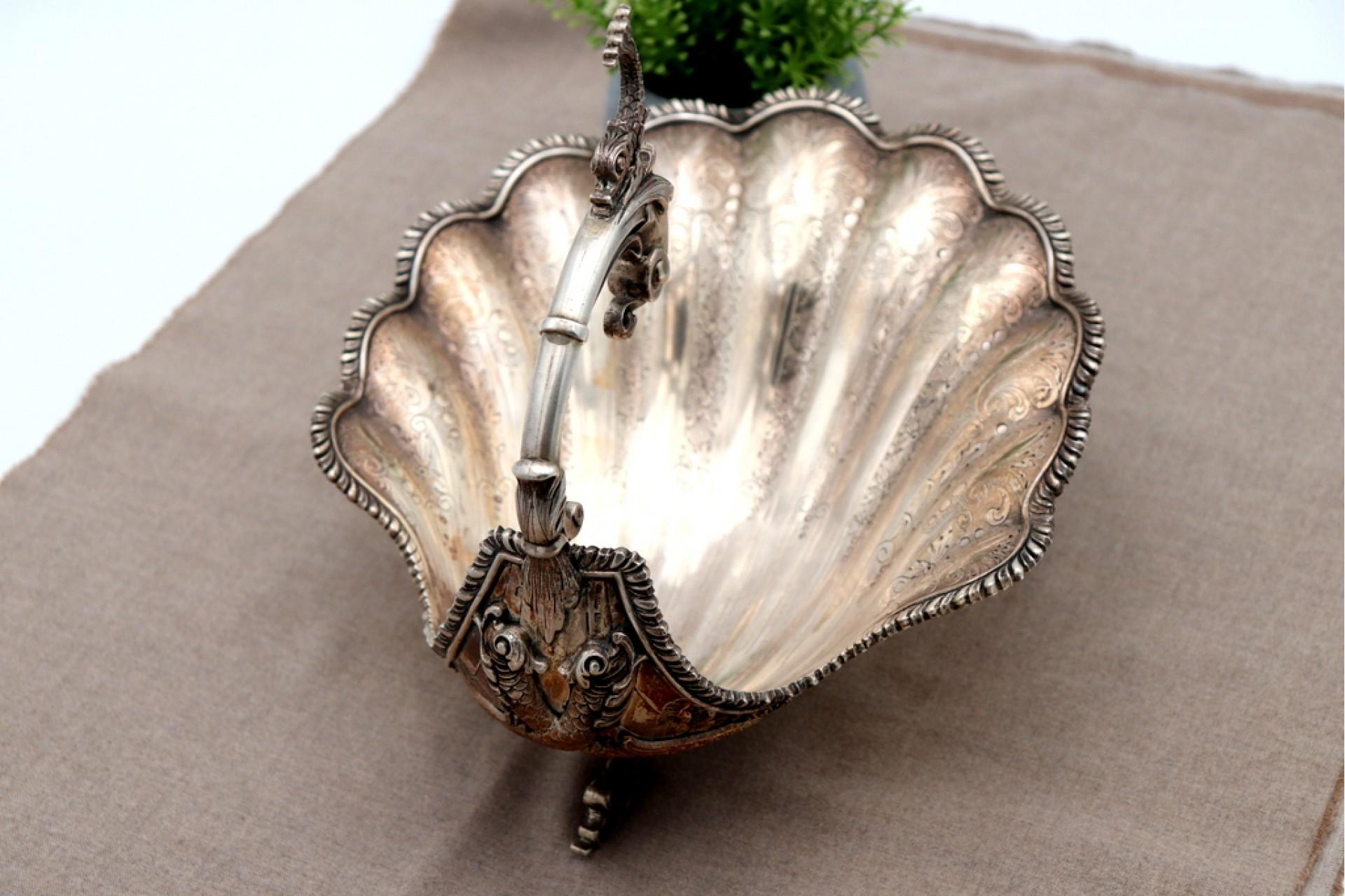 European Silver shell-shaped fruit bowl For Sale