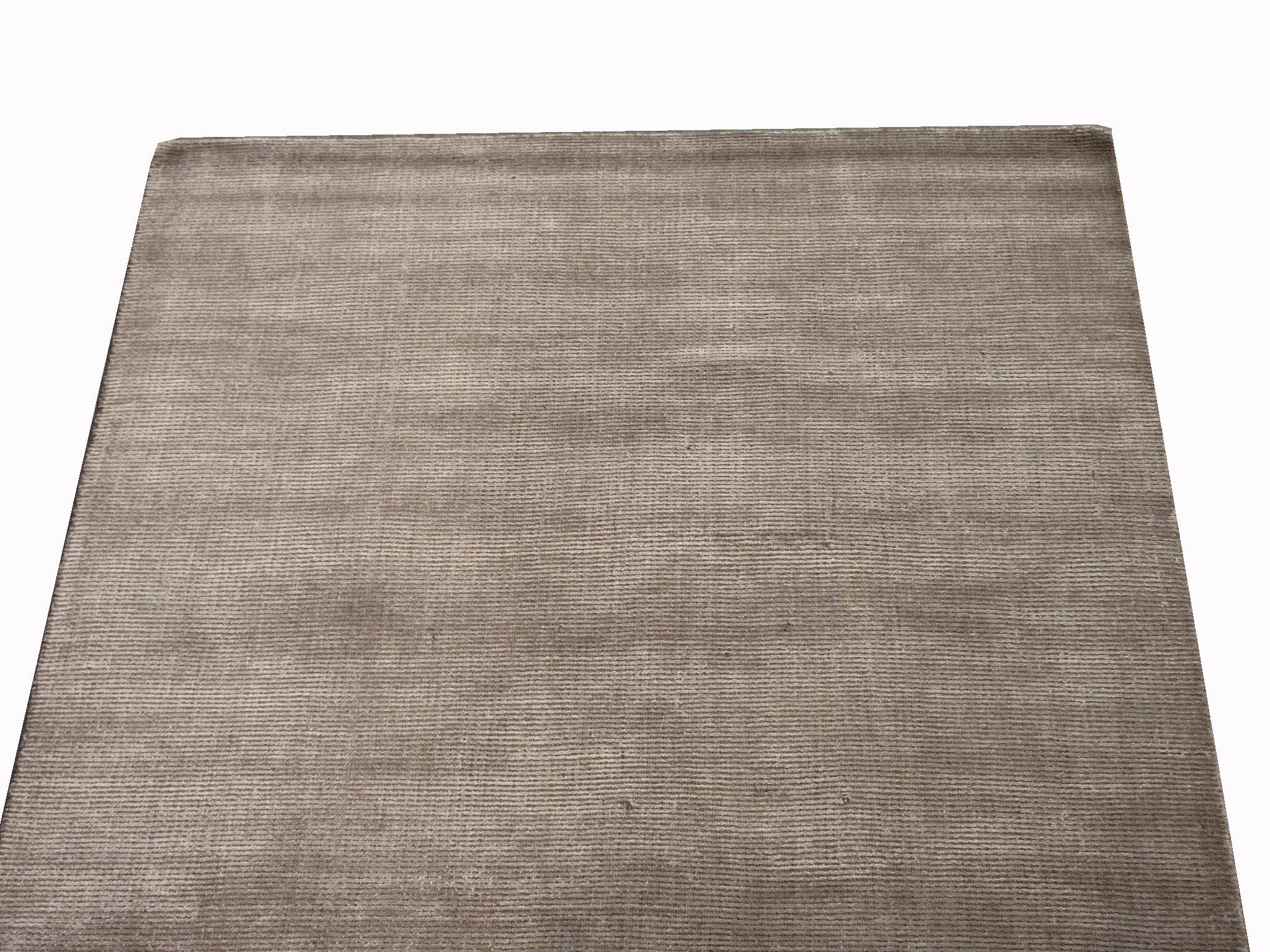 Hand-Crafted Silver Silk Modern Rug For Sale