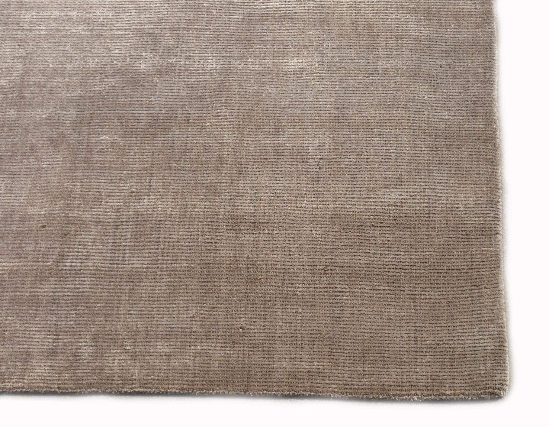 Silver Silk Modern Rug In New Condition For Sale In Laguna Hills, CA
