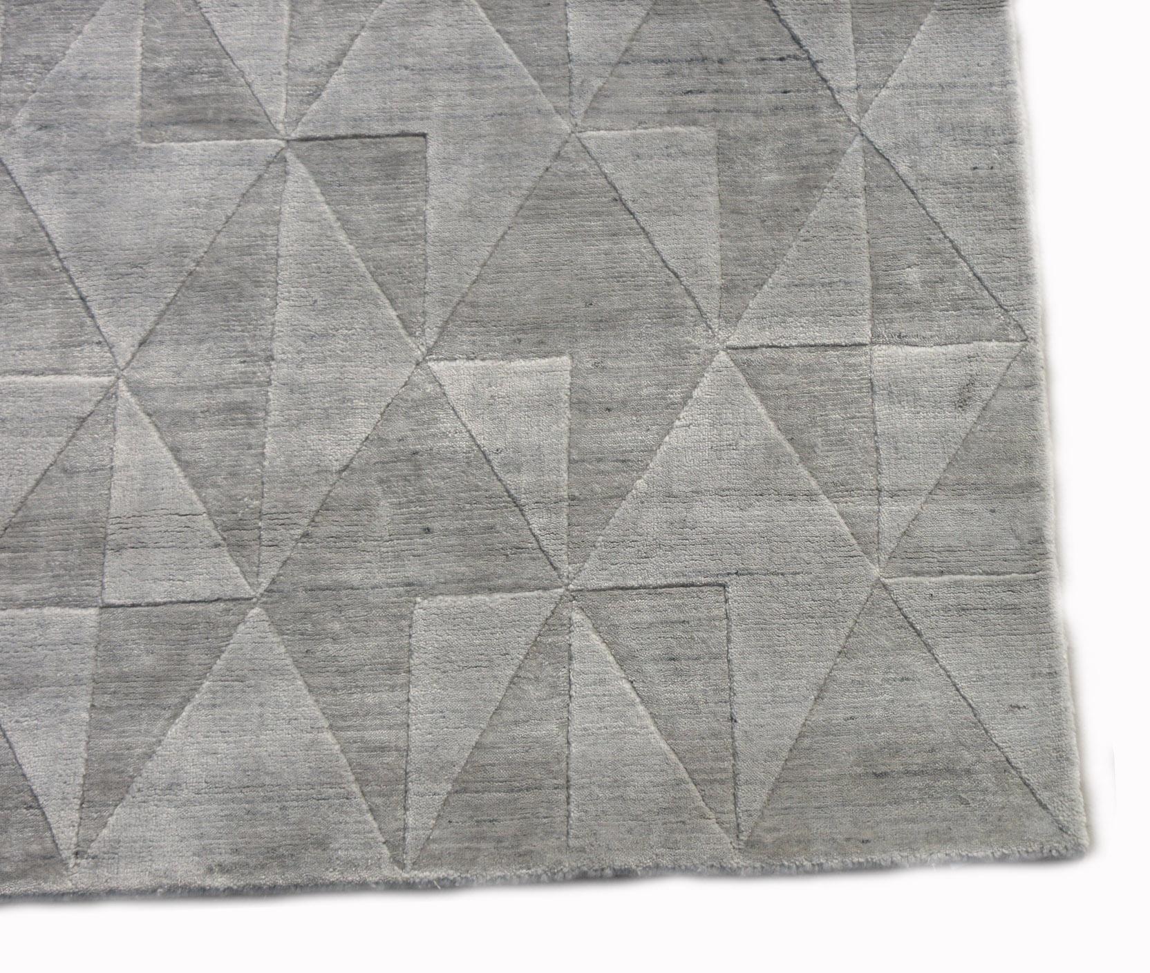 Silver Silk Modern Rug In New Condition For Sale In Laguna Hills, CA
