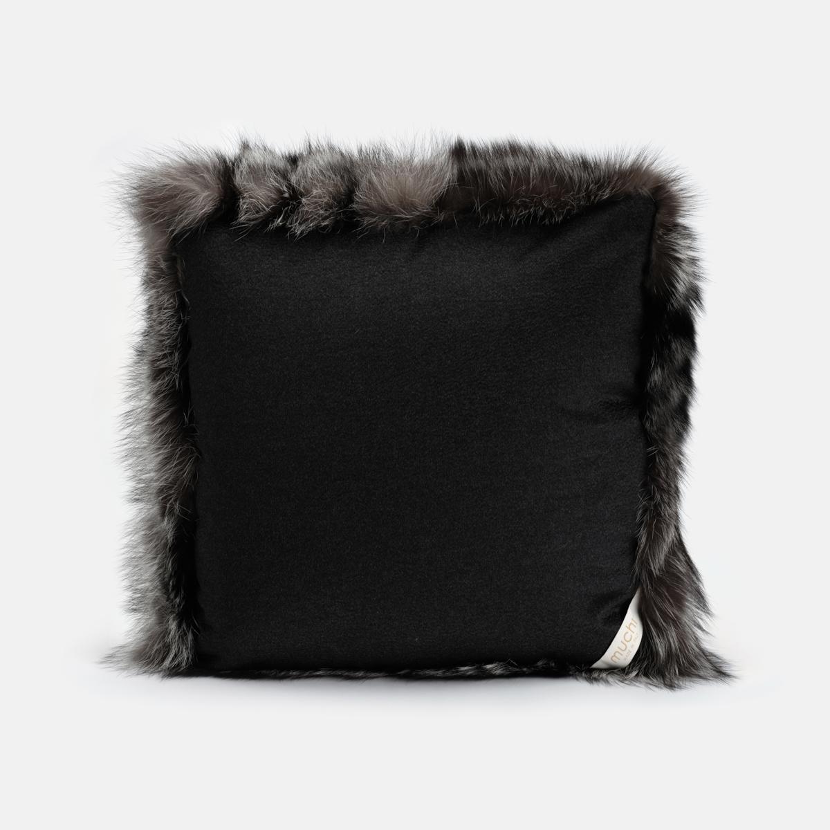 Silver Sky Fox Natural Fur Pillow Cushion by Muchi Decor In New Condition For Sale In Poviglio, IT