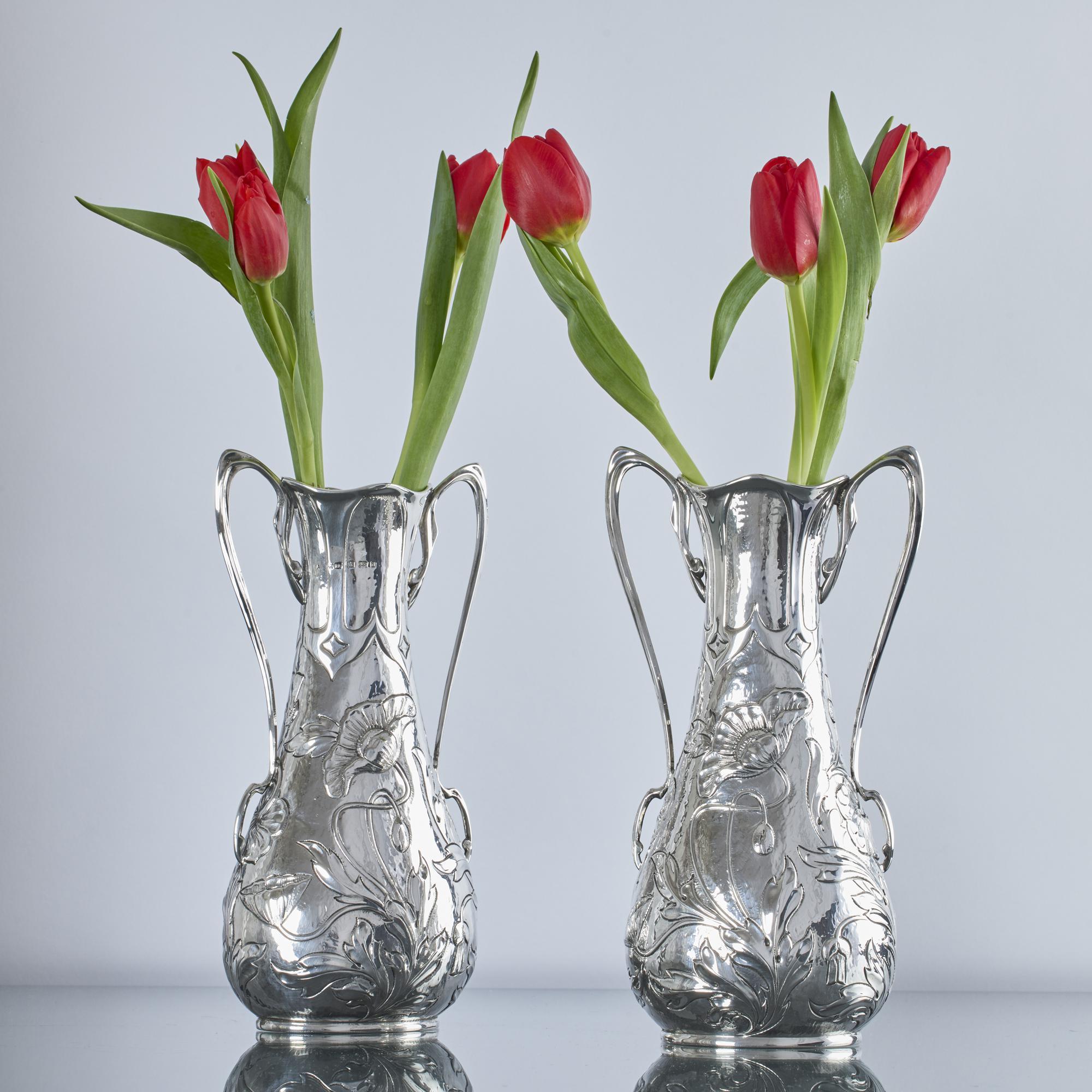 Pair of Art Nouveau silver vases In Good Condition For Sale In London, GB