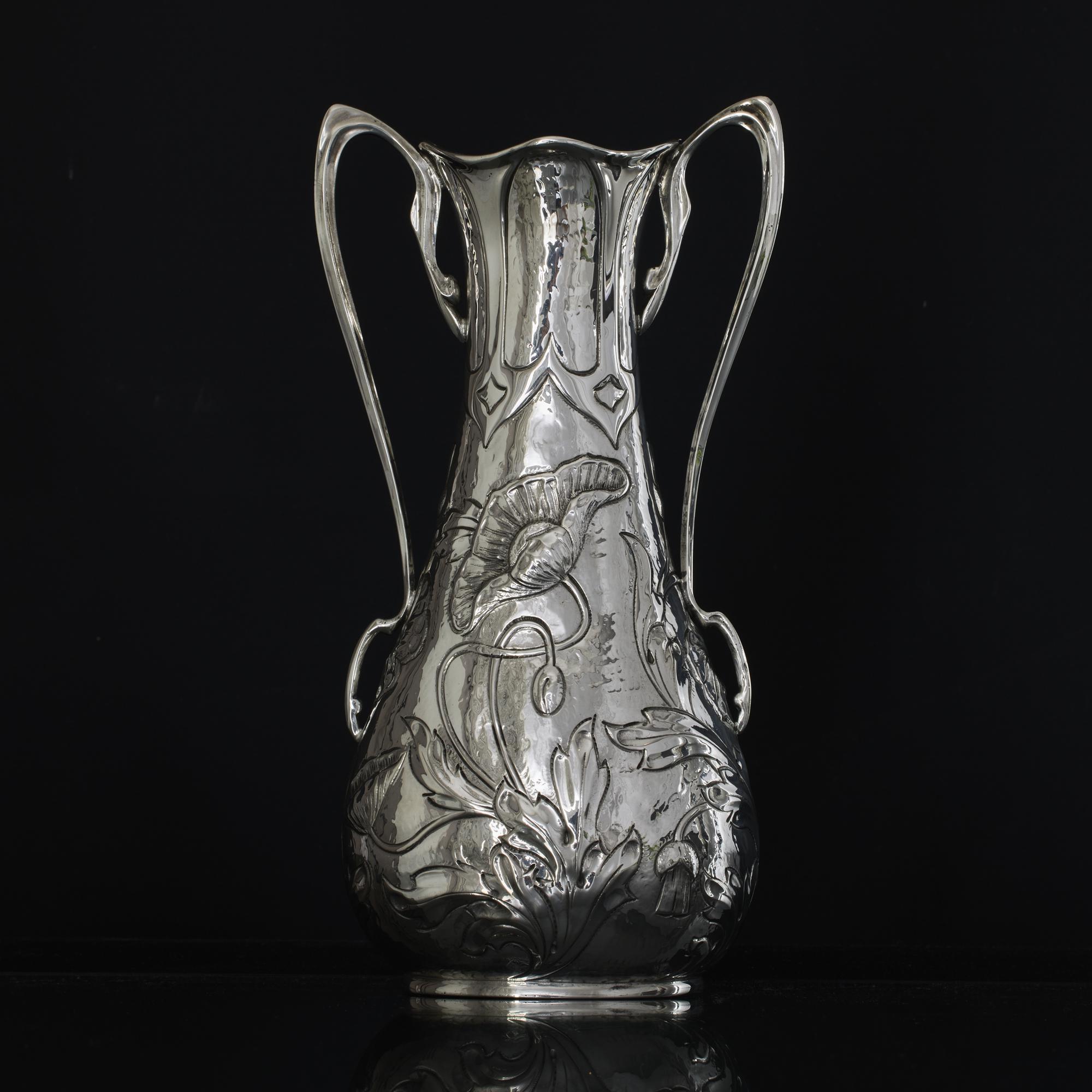 Pair of Art Nouveau silver vases For Sale 1