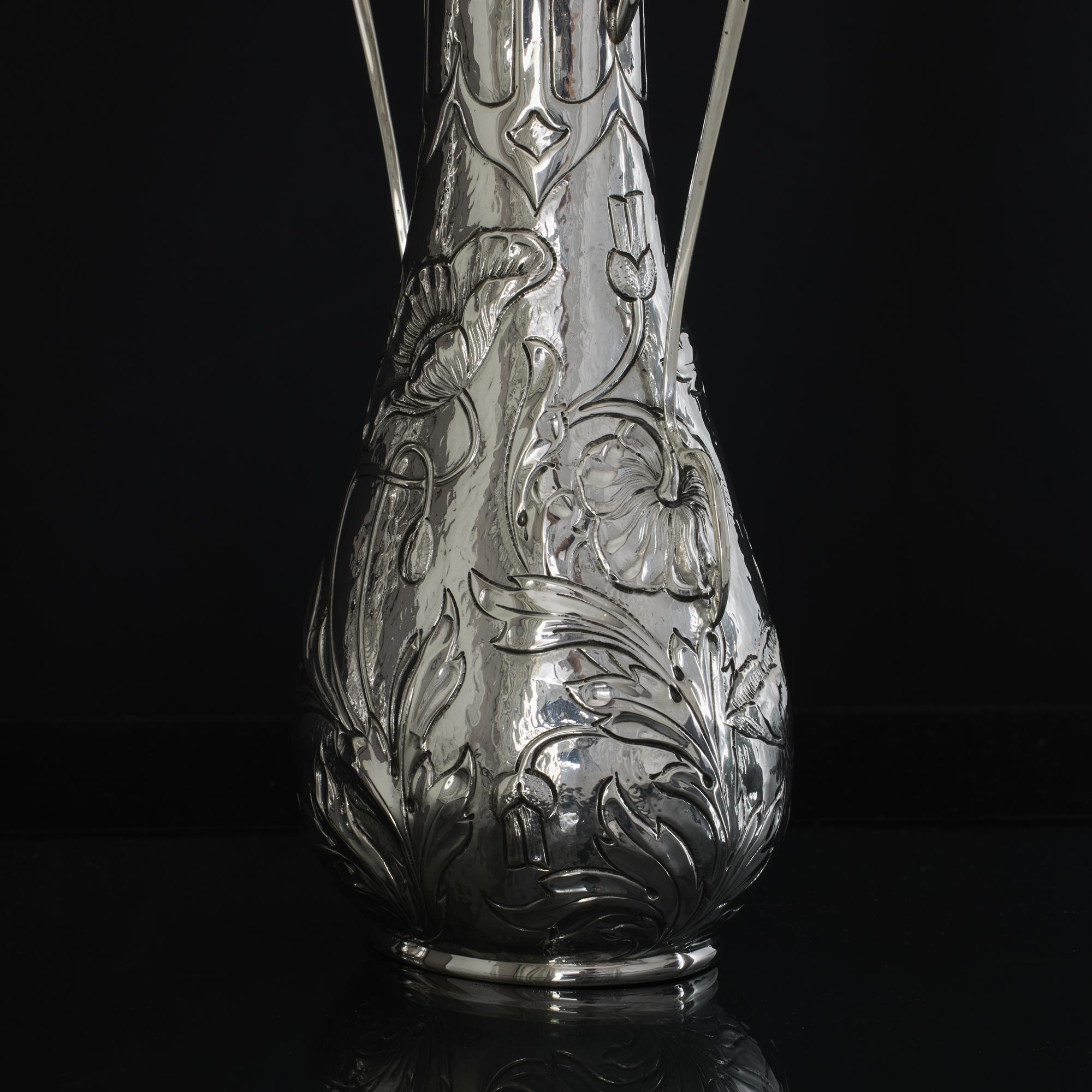 Pair of Art Nouveau silver vases For Sale 2