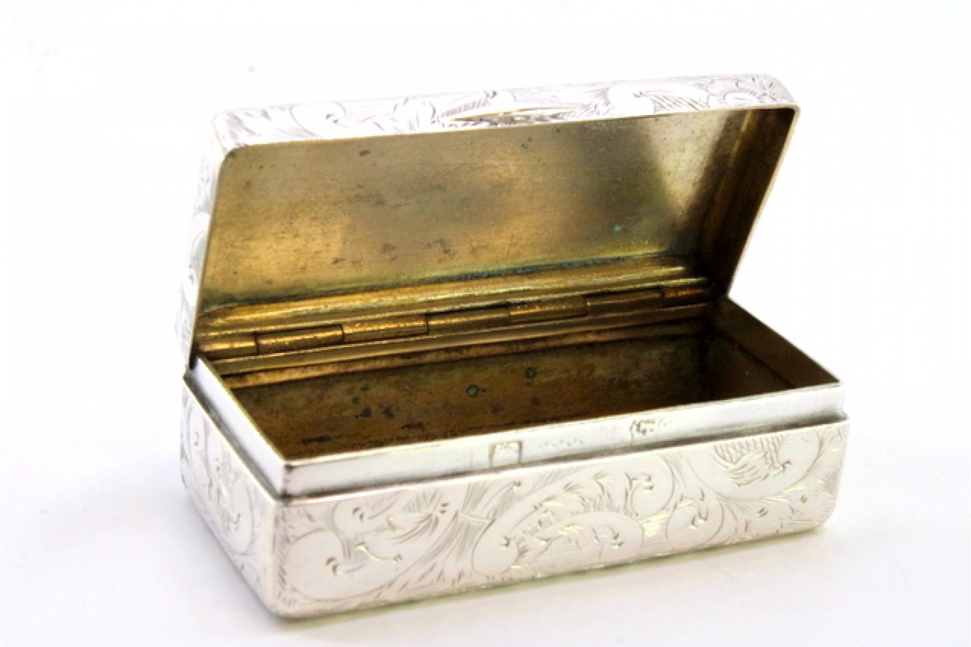 18th Century Silver snuff box w/ engraved wreaths & floral motifs surrounding a monogram card For Sale