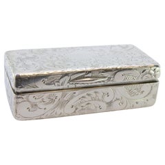 Silver snuff box w/ engraved wreaths & floral motifs surrounding a monogram card