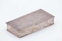 Silver snuff box w/ engravings surrounding the card, gold interior & hinged lid