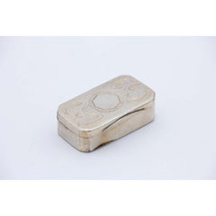 Tabacchiera d'argento con angoli smussati